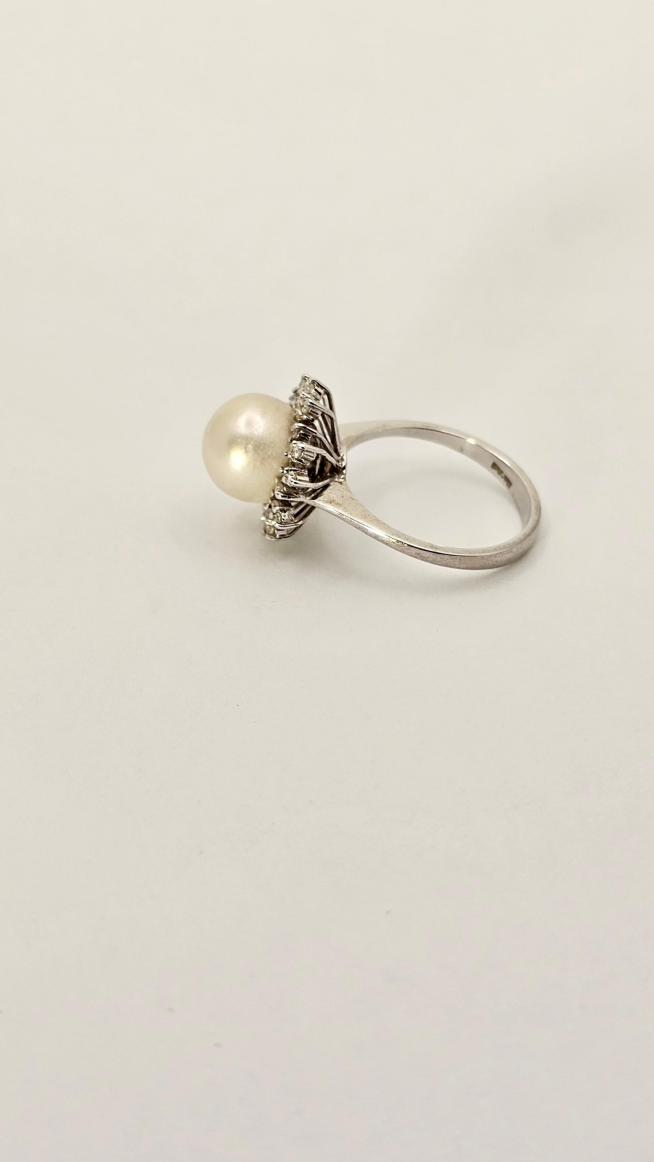 Art Nouveau Vintage Ring in 18Kt White Gold, Pearl and Diamonds For Sale