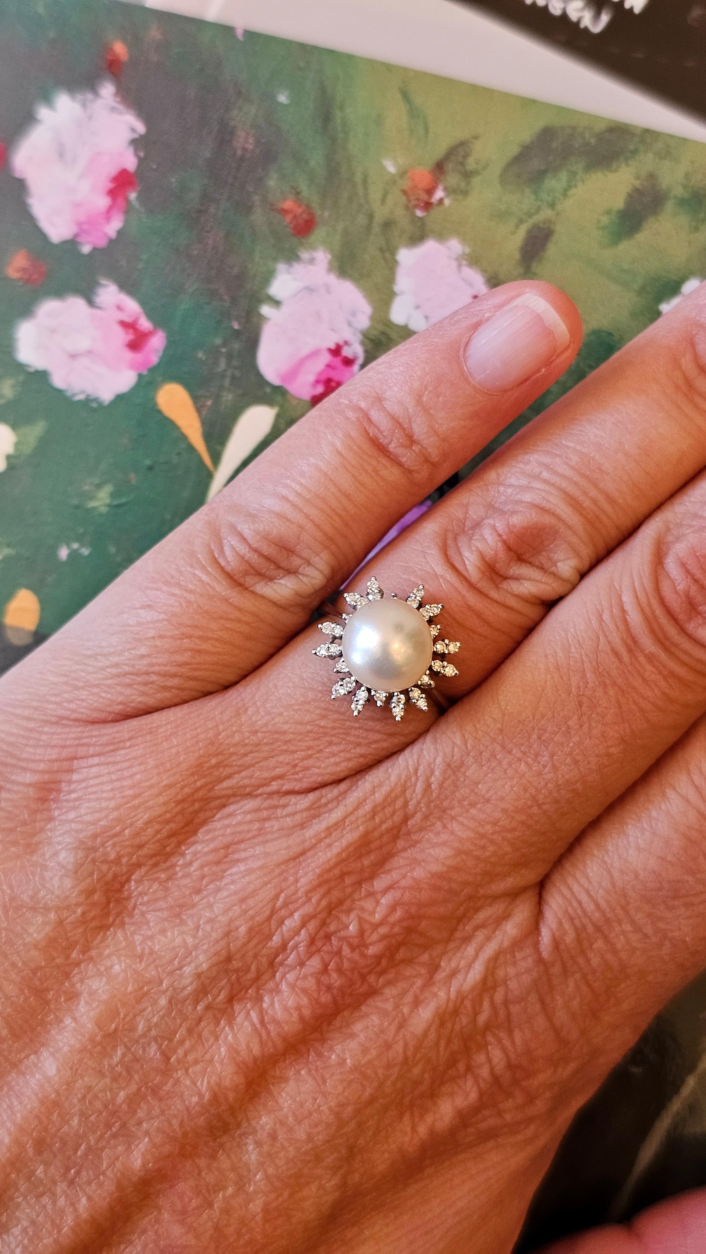 Bague vintage en or blanc 18Kt, perles et diamants en vente 1