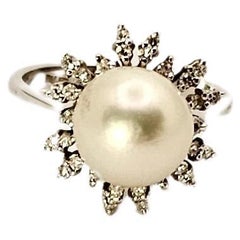 Vintage Ring in 18Kt White Gold, Pearl and Diamonds