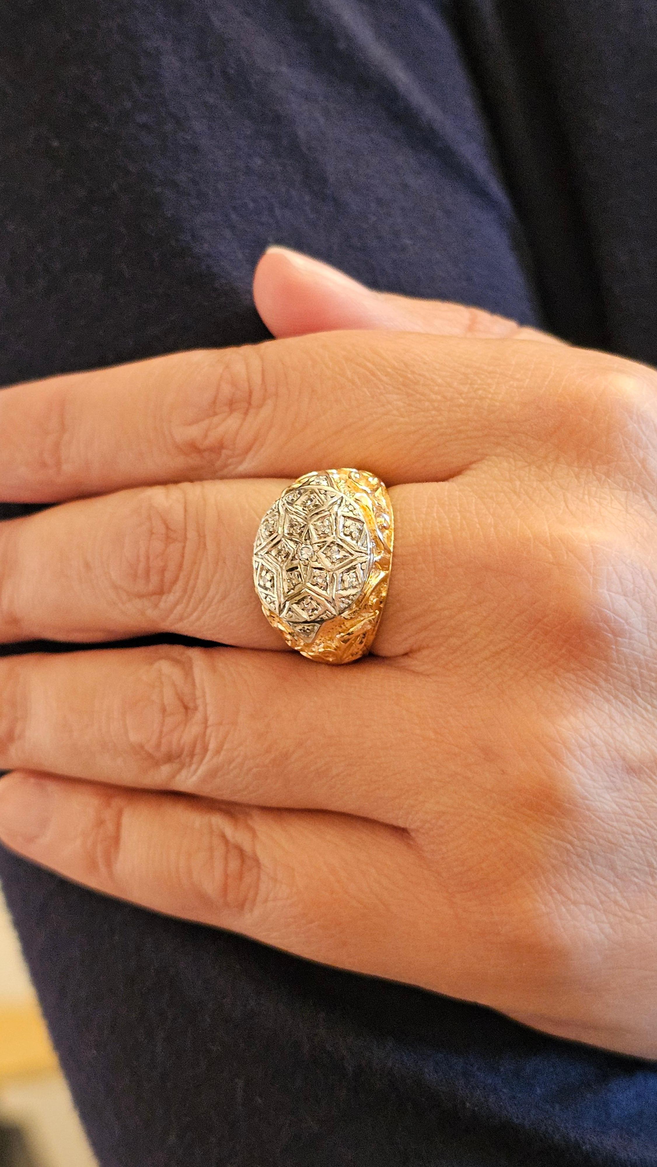 Vintage Engraved Ring in 18 Kt Two-Tone Gold and Diamonds For Sale 1