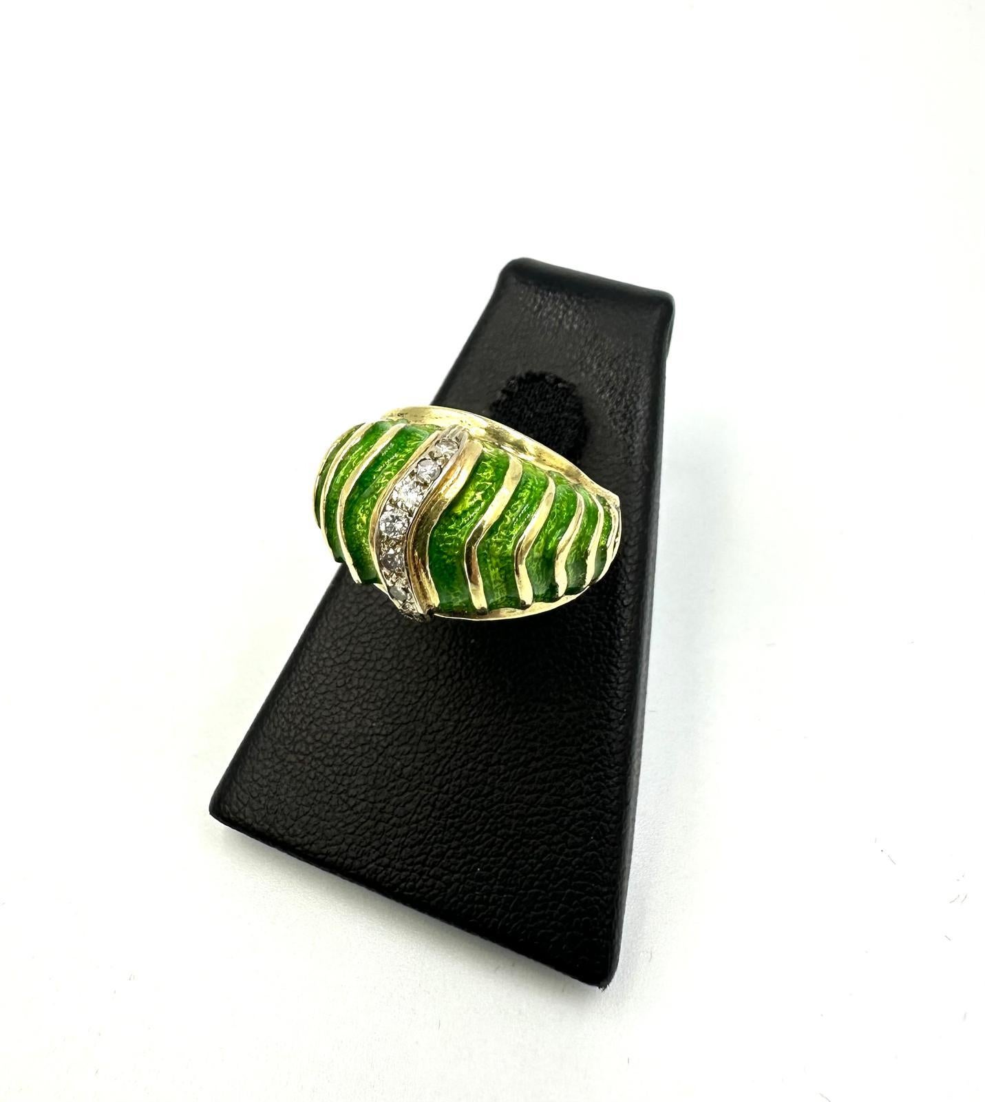 Optischer Ring im Vintage-Stil aus 14 Karat Gold mit Diamanten und grüner Emaille (Round Cut) im Angebot
