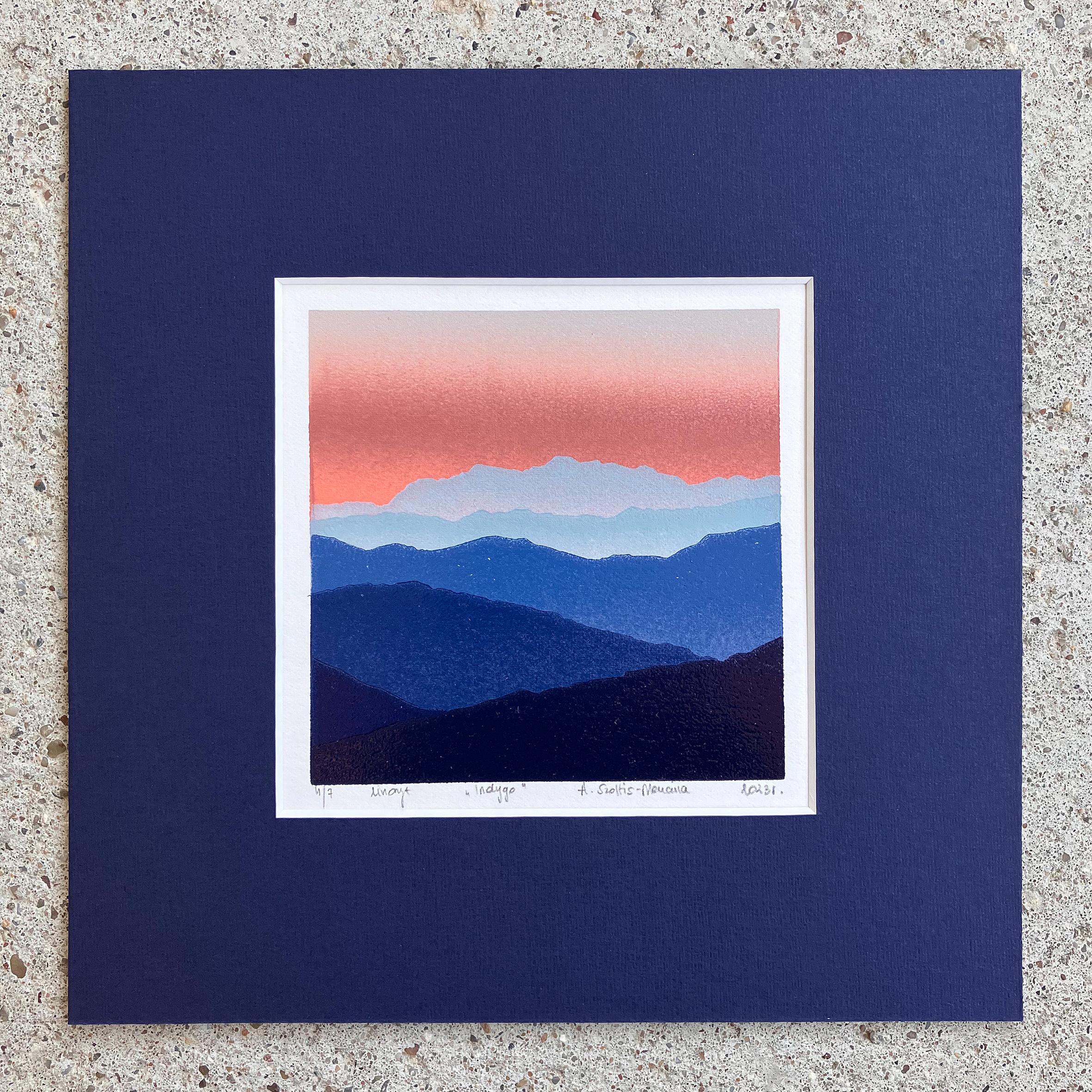 Indigo - Berge Landschaft, handgefertigt im Linoschliff  Limitierte Auflage Druck Einzigartig 4/7 – Print von Aneta Szoltis-Mencina