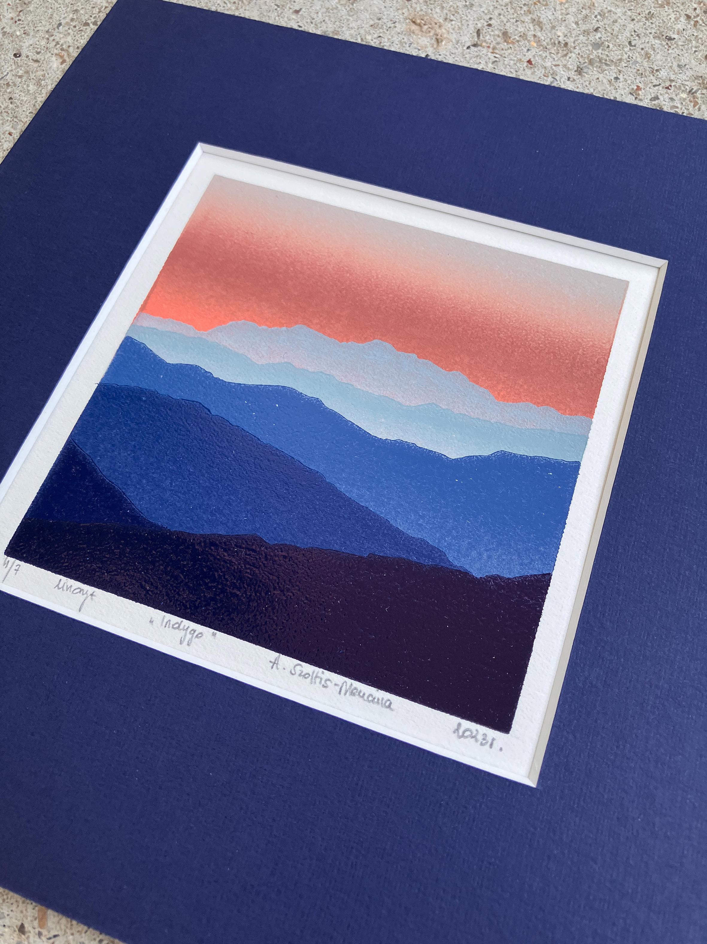Indigo - Berge Landschaft, handgefertigt im Linoschliff  Limitierte Auflage Druck Einzigartig 4/7 (Violett), Landscape Print, von Aneta Szoltis-Mencina