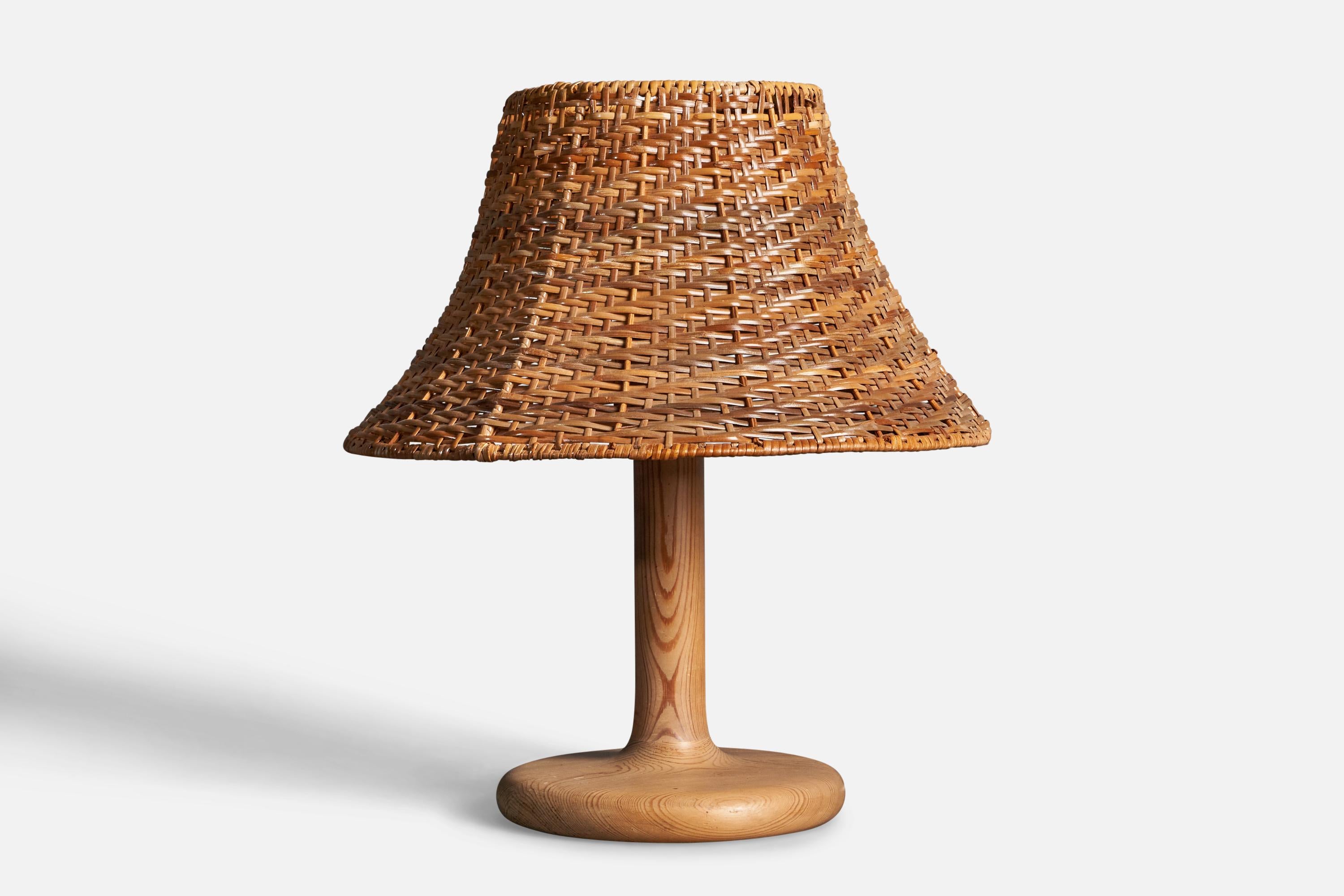 Aneta, Table Lamp, Solid Pine, Rattan, Sweden, 1970s In Good Condition For Sale In High Point, NC