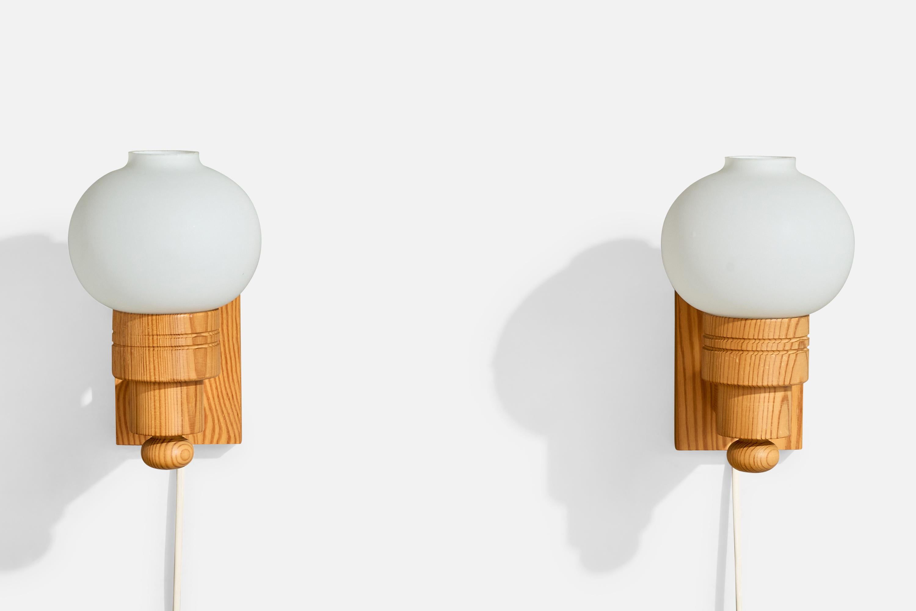 Aneta, Wall Lights, Pine, Glass, Sweden, 1970s In Good Condition For Sale In High Point, NC