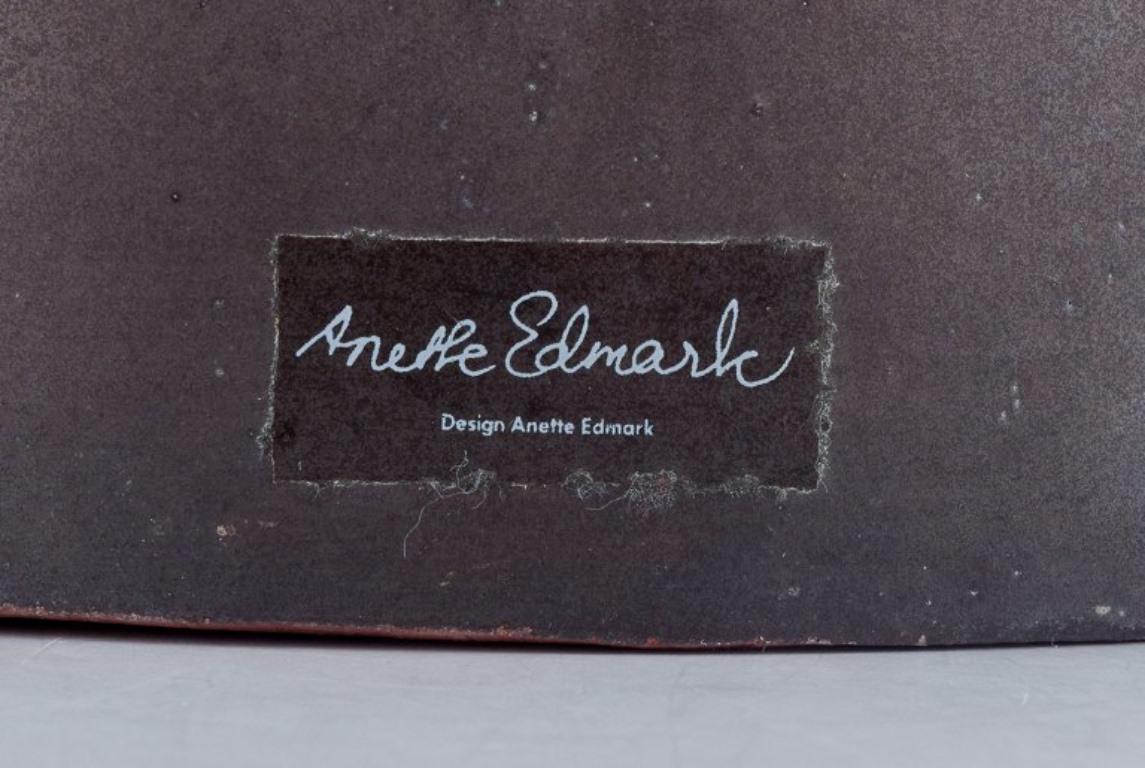 Vernissé Anette Edmark, artiste céramiste contemporaine suédoise. Tête de cheval. en vente