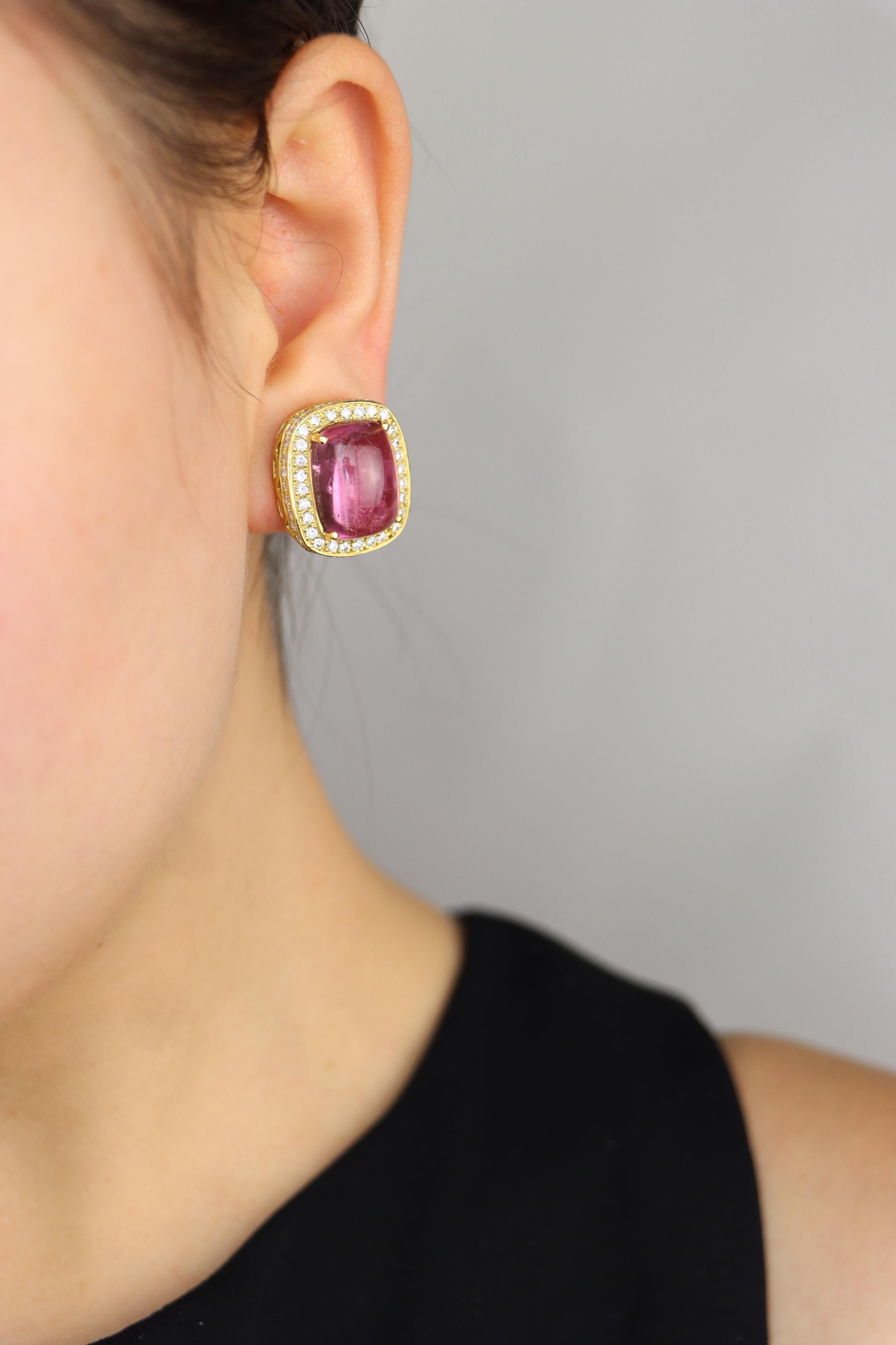 Cabochon ANF Orecchino in oro 18K con tormalina rosa e diamanti in vendita