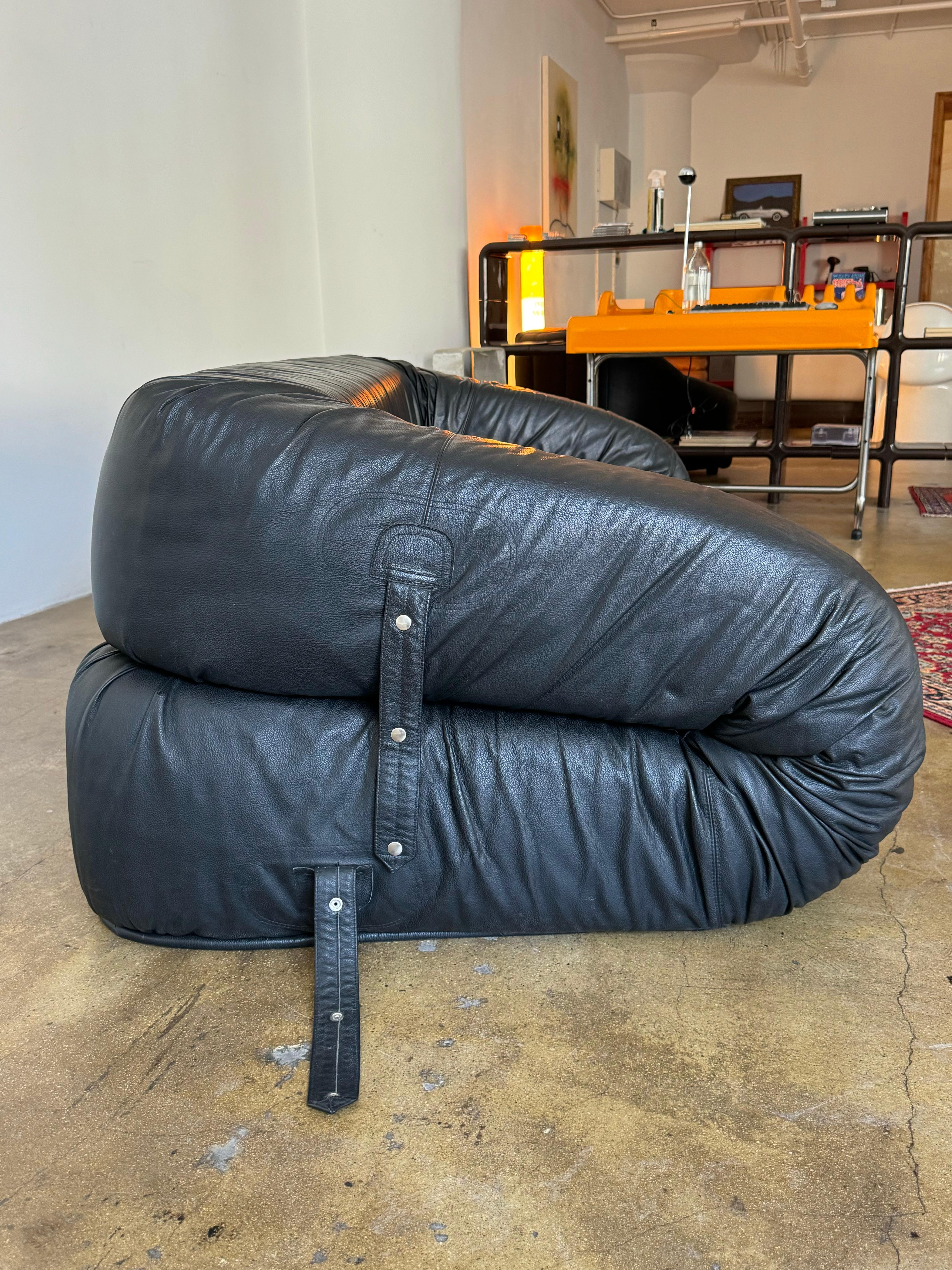 italien Anfibio Black Leather Sofa Bed by Alessandro Becchi for Giovannetti, 1970’s en vente