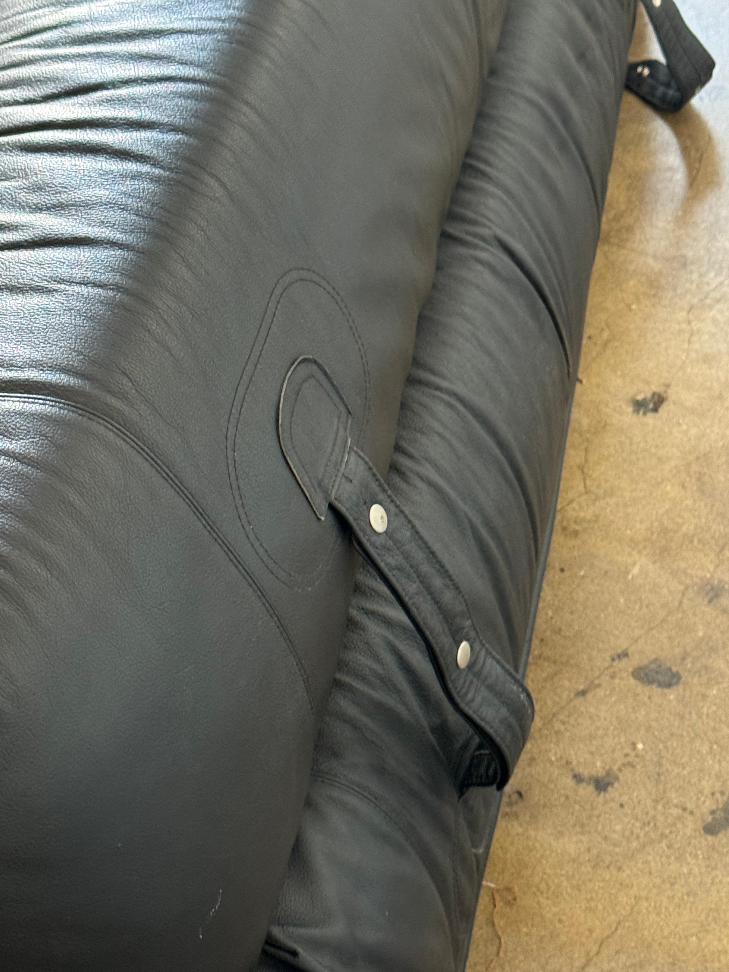 Anfibio Black Leather Sofa Bed by Alessandro Becchi for Giovannetti, 1970’s Bon état - En vente à Los Angeles, CA