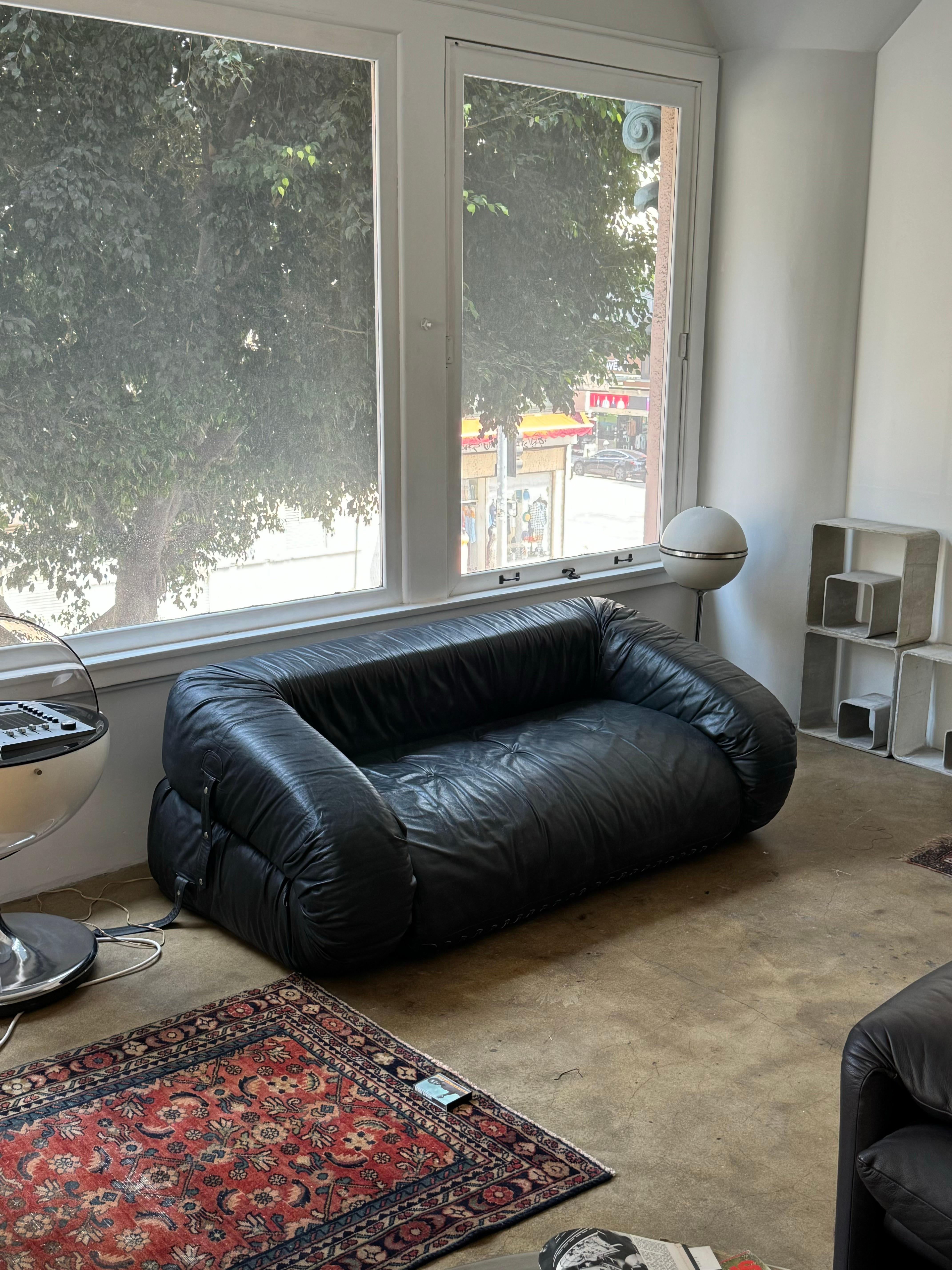 Cuir Anfibio Black Leather Sofa Bed by Alessandro Becchi for Giovannetti, 1970’s en vente