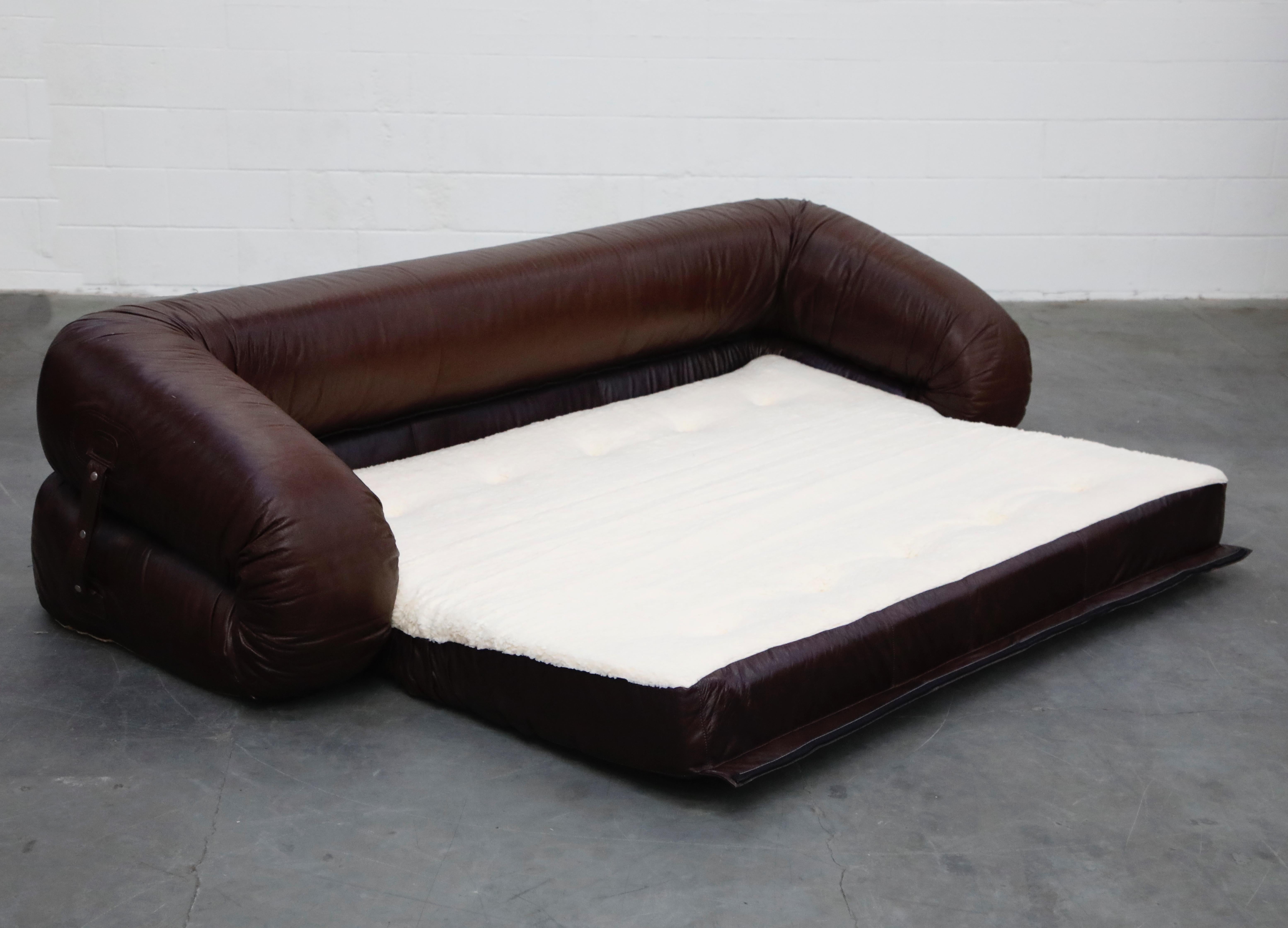 Late 20th Century 'Anfibio' Convertible Sofa Bed by Alessandro Becchi for Giovannetti 1970s Signed
