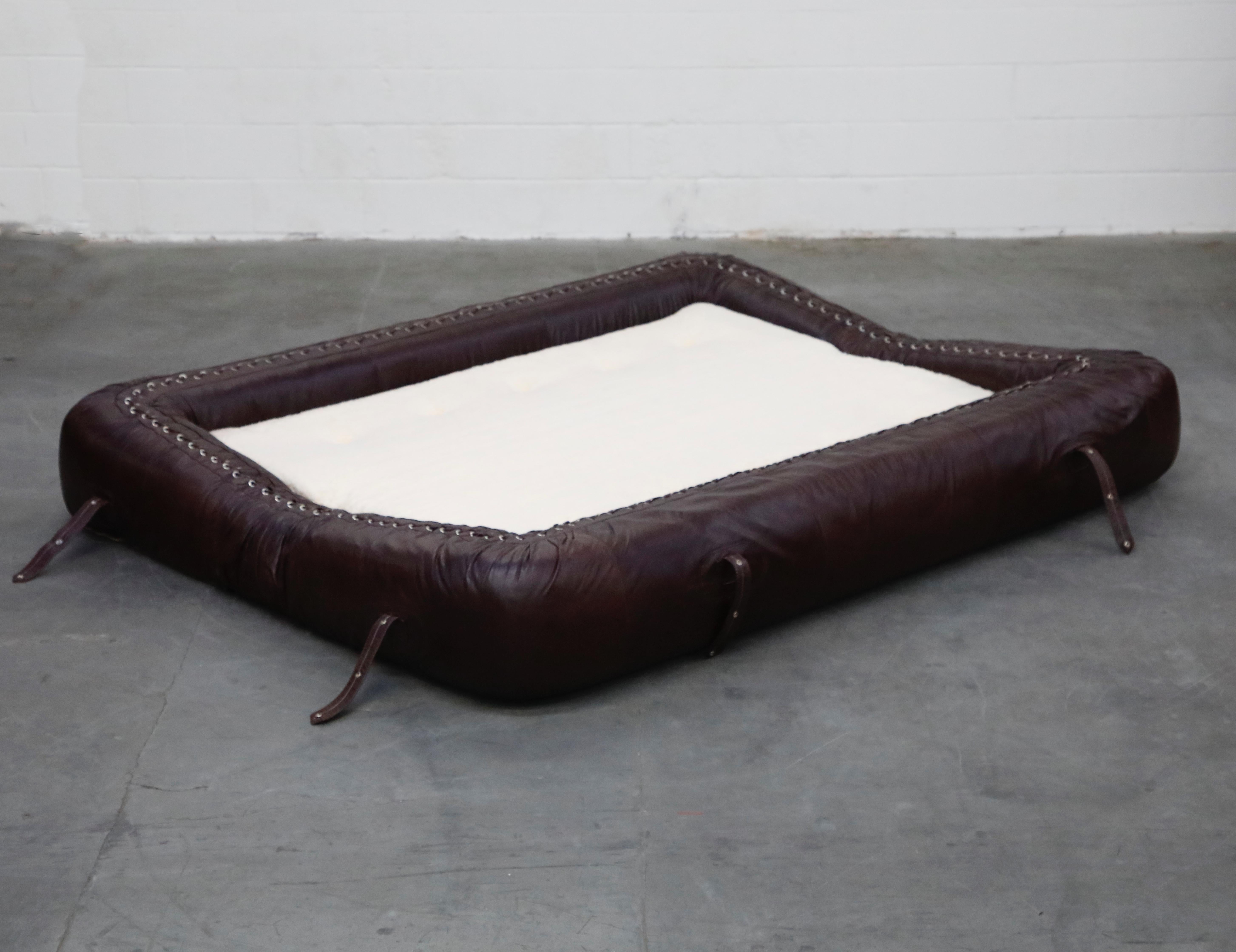 Leather 'Anfibio' Convertible Sofa Bed by Alessandro Becchi for Giovannetti 1970s Signed