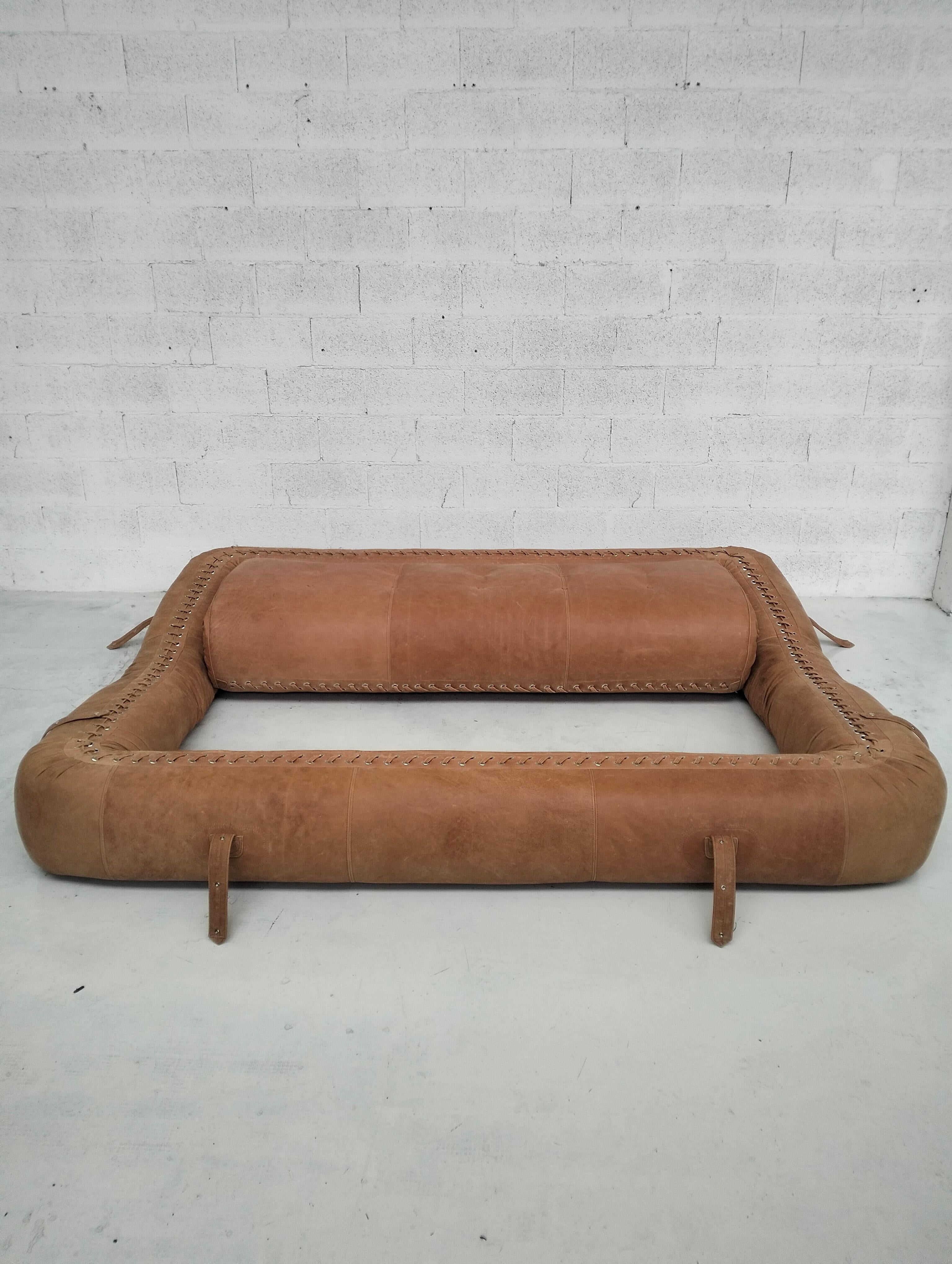 Mid-Century Modern Anfibio, canapé en cuir naturel d'Alessandro Becchi pour Giovannetti, Italie, années 1970 en vente