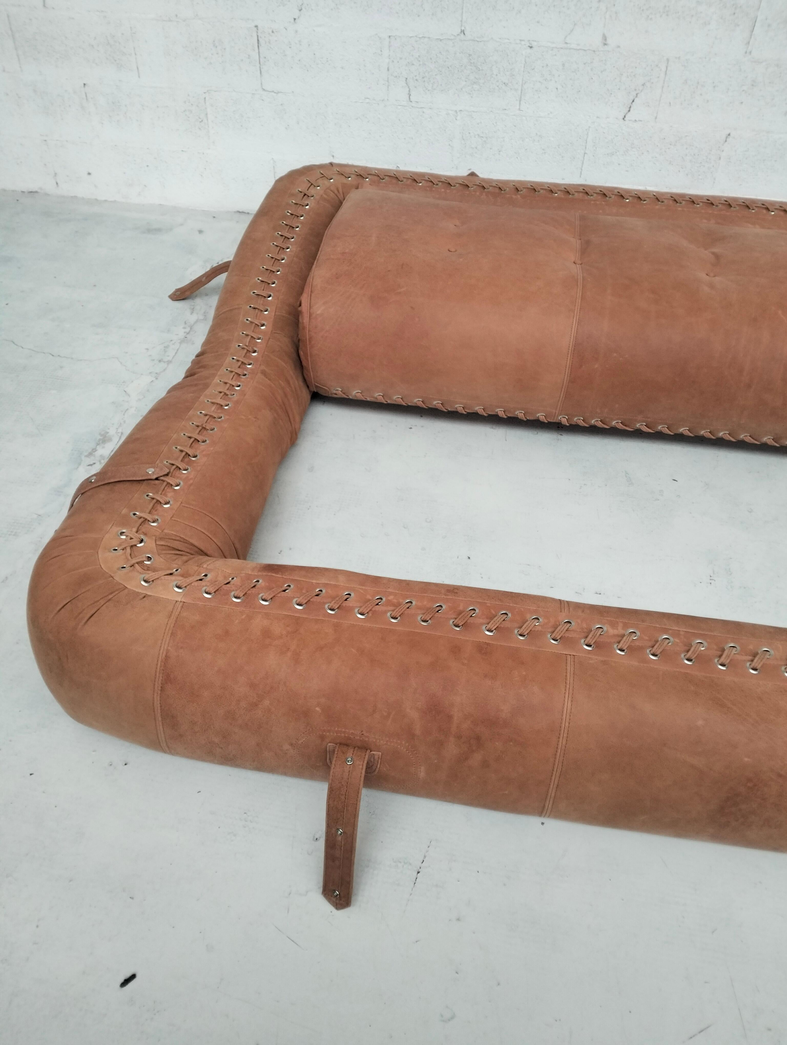 Anfibio, natural leather sofa by Alessandro Becchi for Giovannetti, Italy 1970s In Fair Condition For Sale In Padova, IT