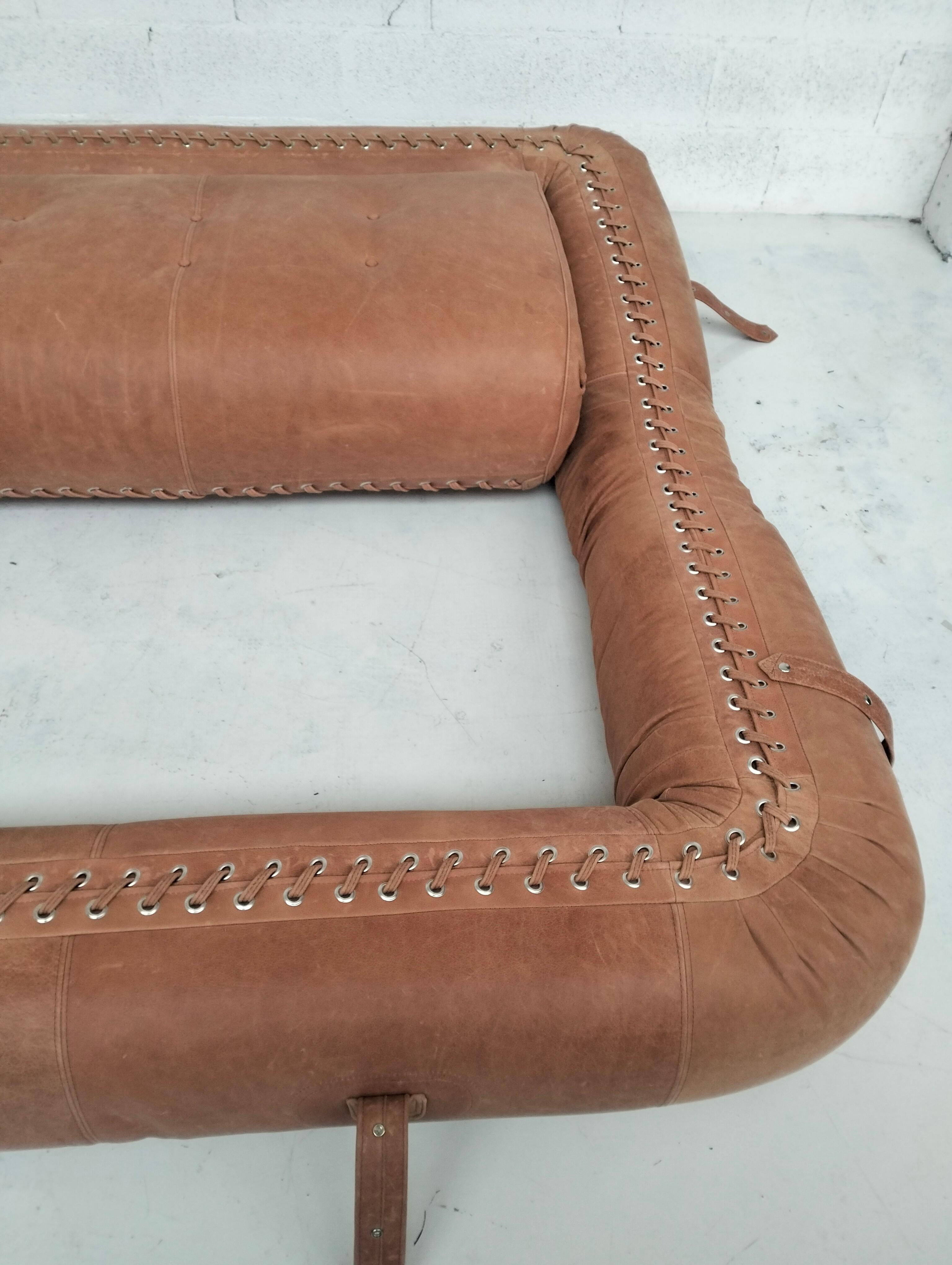 Late 20th Century Anfibio, natural leather sofa by Alessandro Becchi for Giovannetti, Italy 1970s For Sale