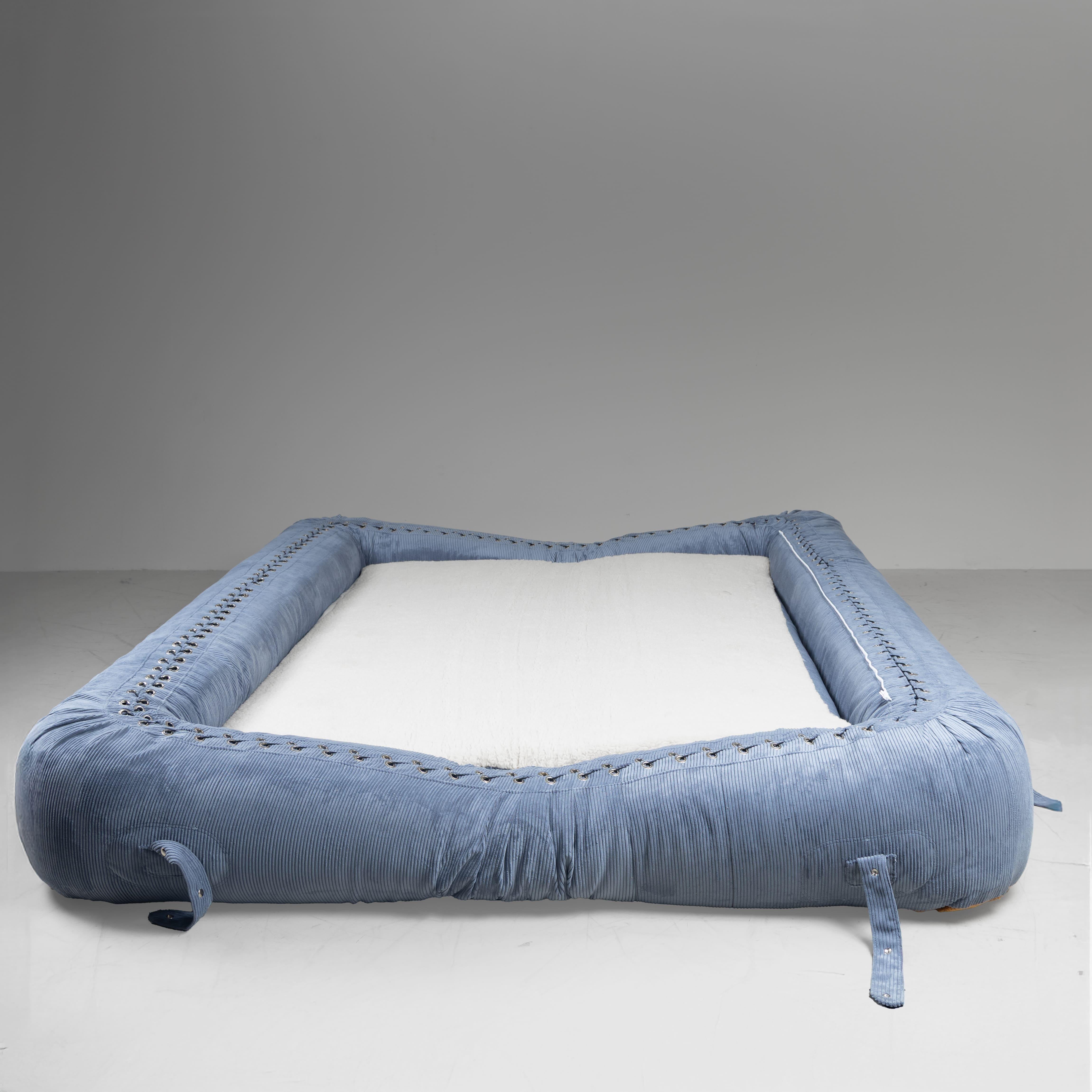 Anfibio sofa bed Alessandro Becchi Giovannetti reupholstered For Sale 4