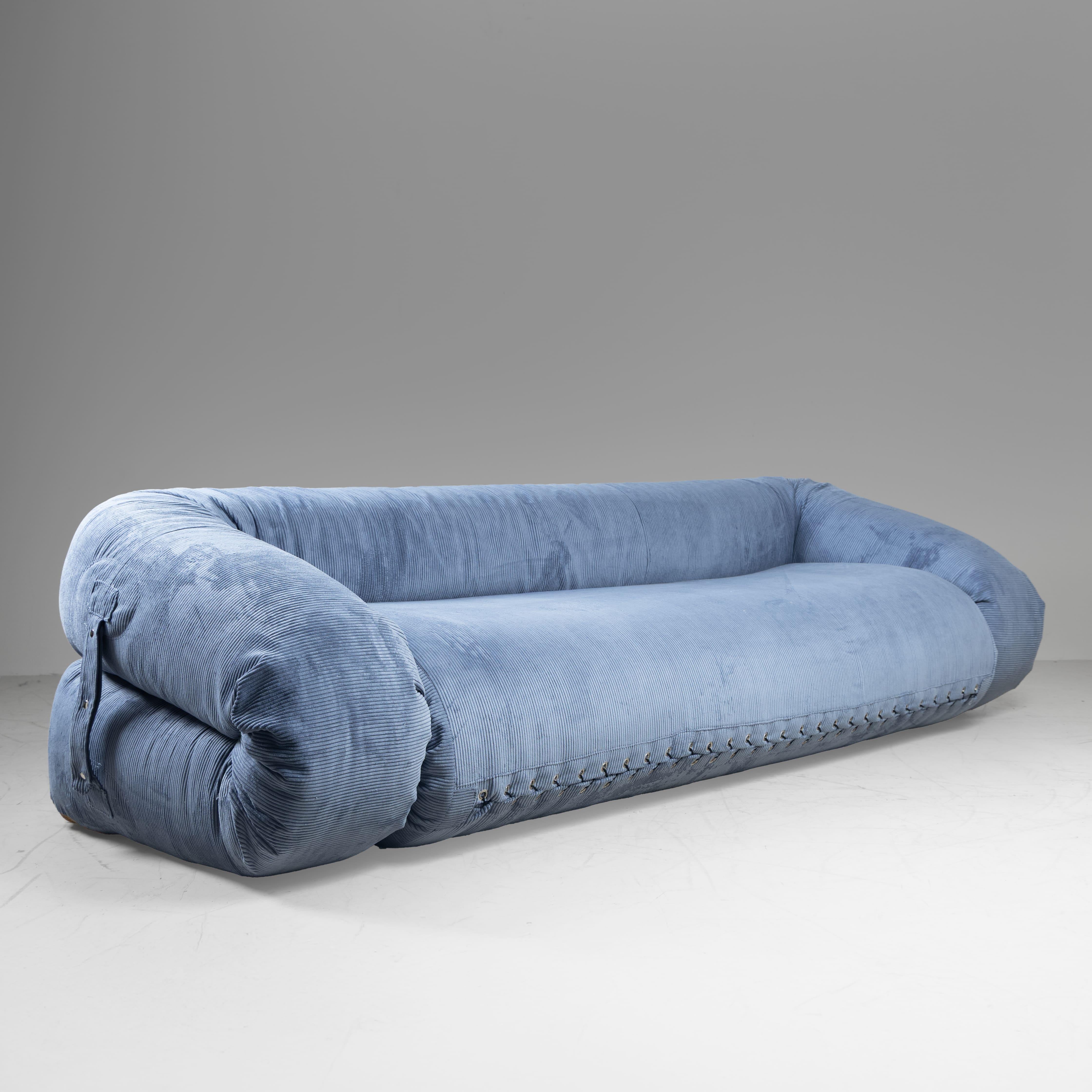 Modern Anfibio sofa bed Alessandro Becchi Giovannetti reupholstered For Sale