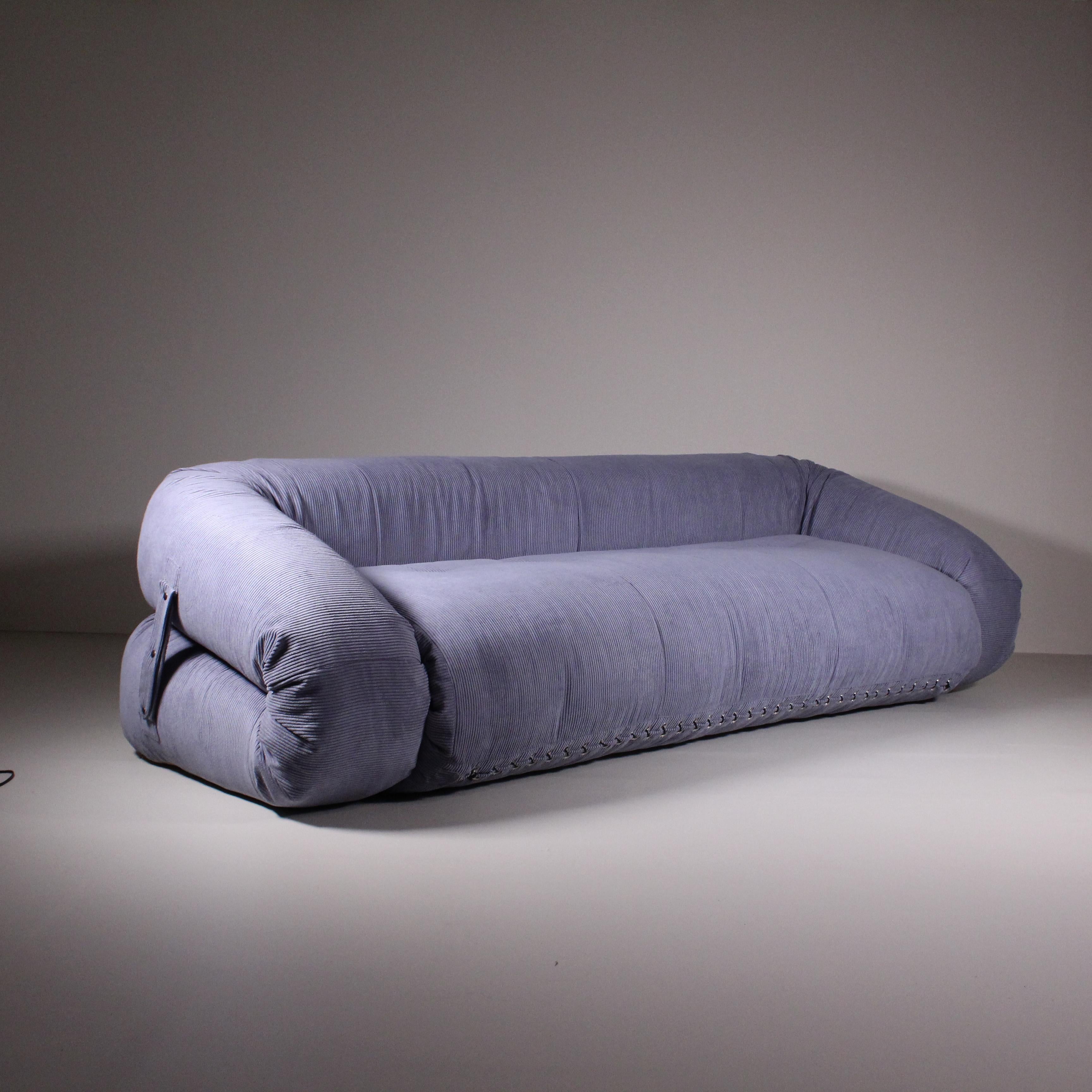 Modern Anfibio sofa, Alessandro Becchi, Giovannetti, reupholstered For Sale
