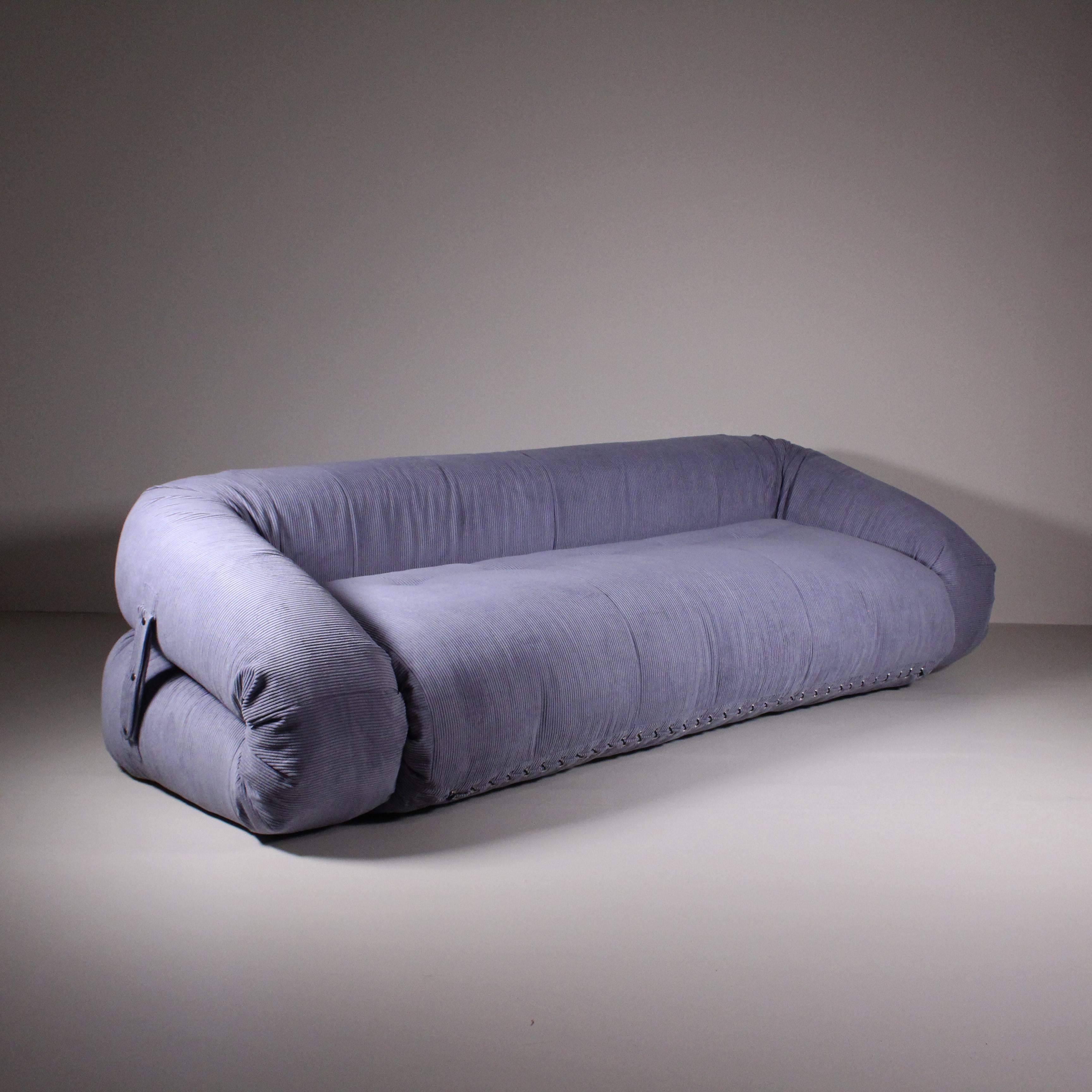 Italian Anfibio sofa, Alessandro Becchi, Giovannetti, reupholstered For Sale