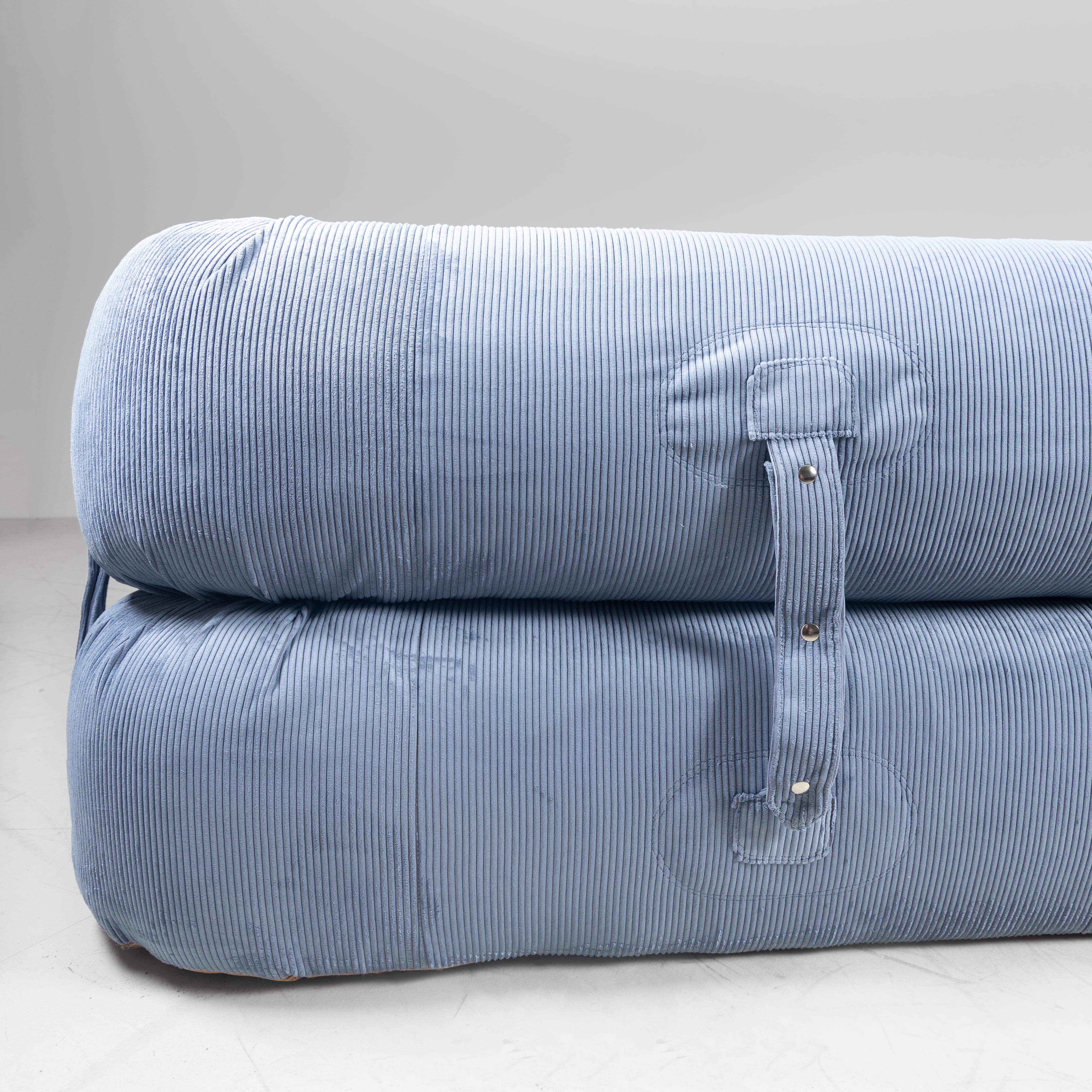 Velvet Anfibio sofa bed Alessandro Becchi Giovannetti reupholstered For Sale