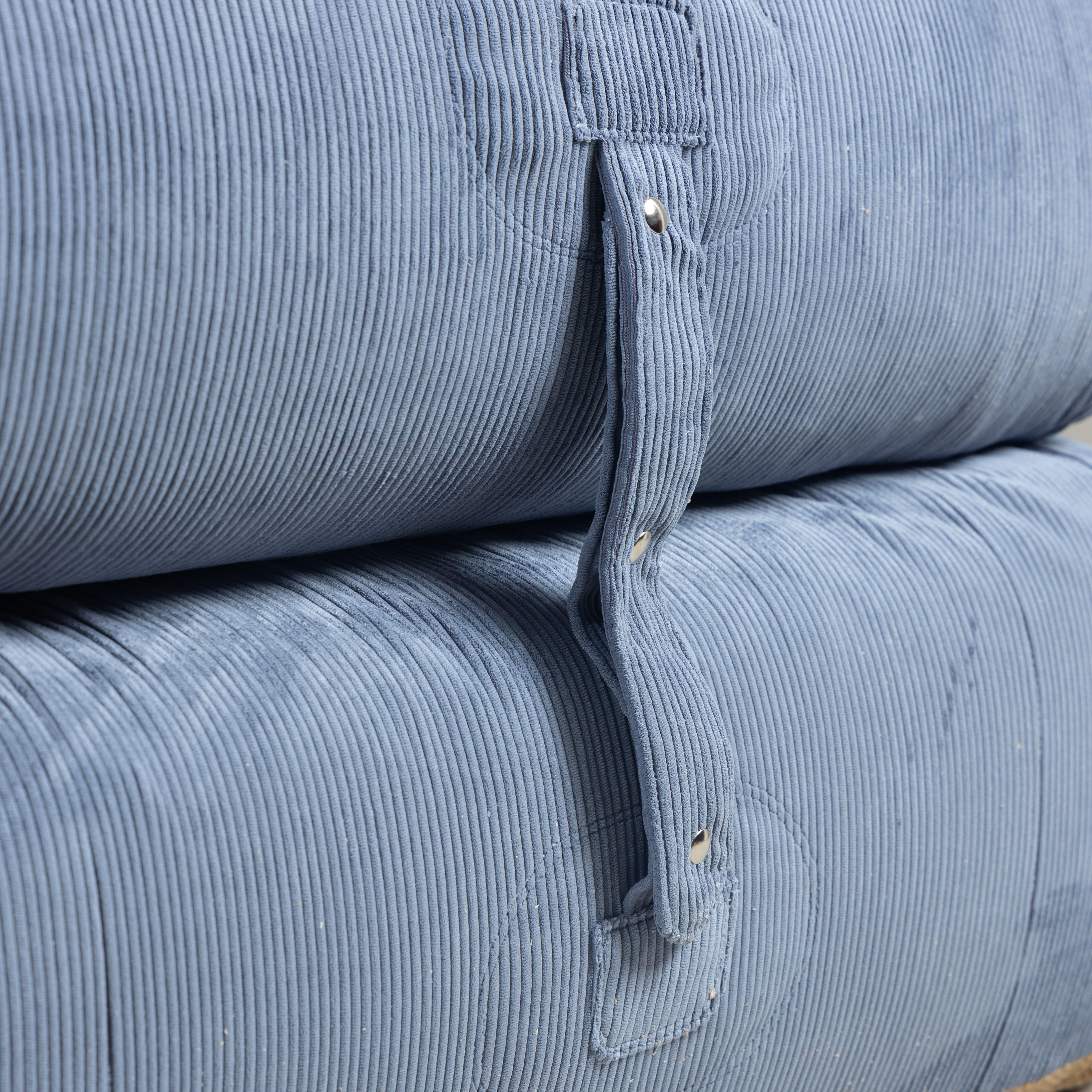 Anfibio sofa bed Alessandro Becchi Giovannetti reupholstered For Sale 2