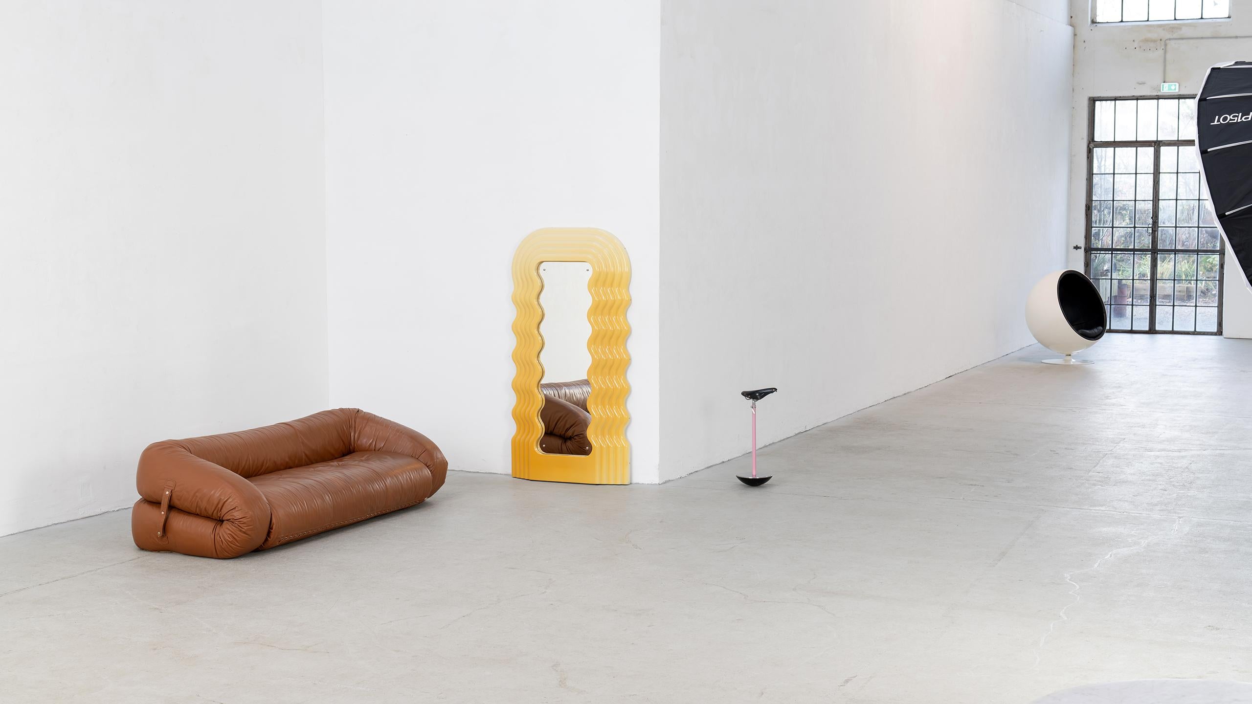 Mid-Century Modern Canapé + lit Alessandro Becchi 1971 par Giovannetti Vintage Cognac Leather en vente
