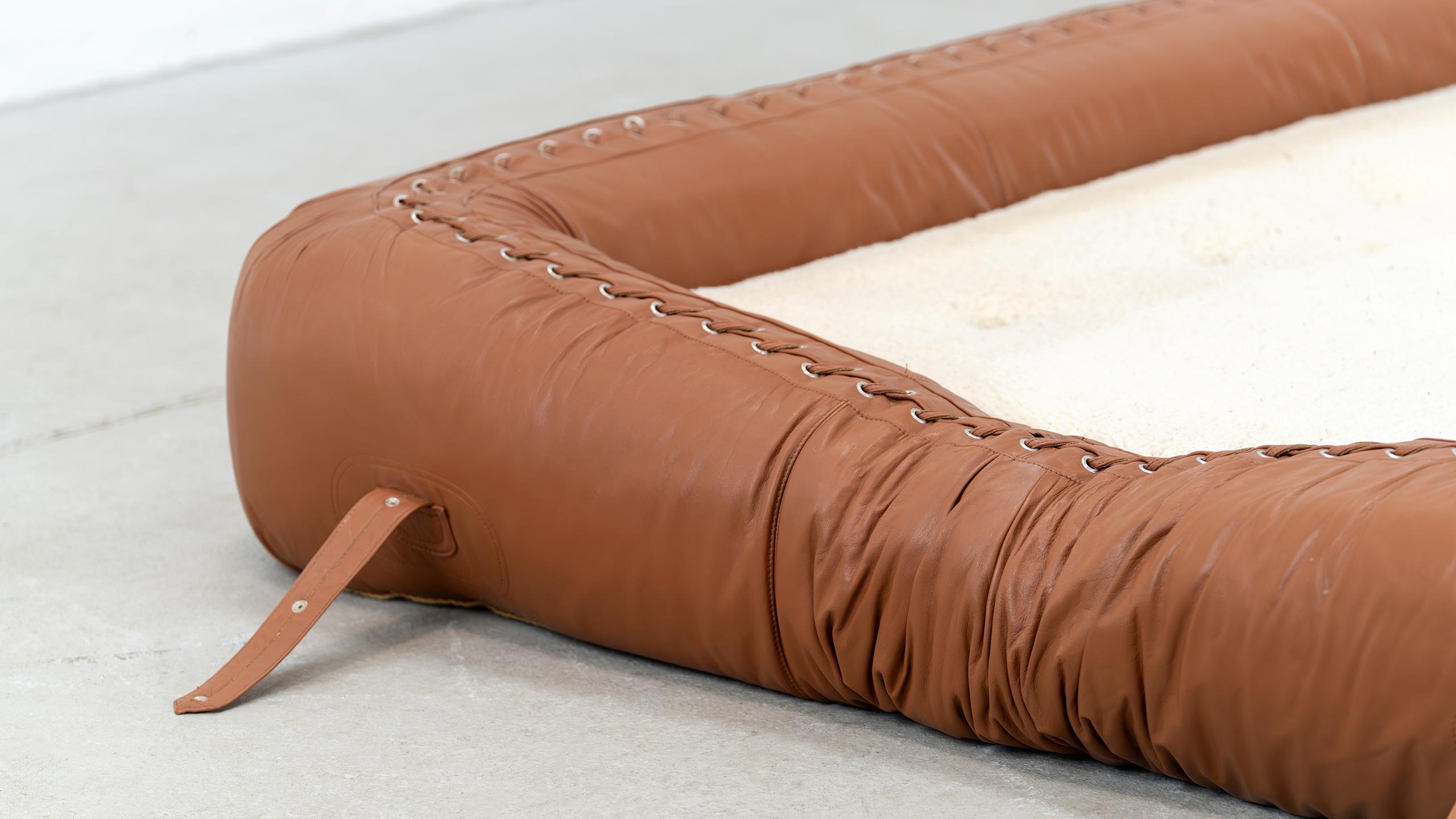 Anfibio Sofa + Bed Alessandro Becchi 1971 by Giovannetti Vintage Cognac Leather For Sale 1