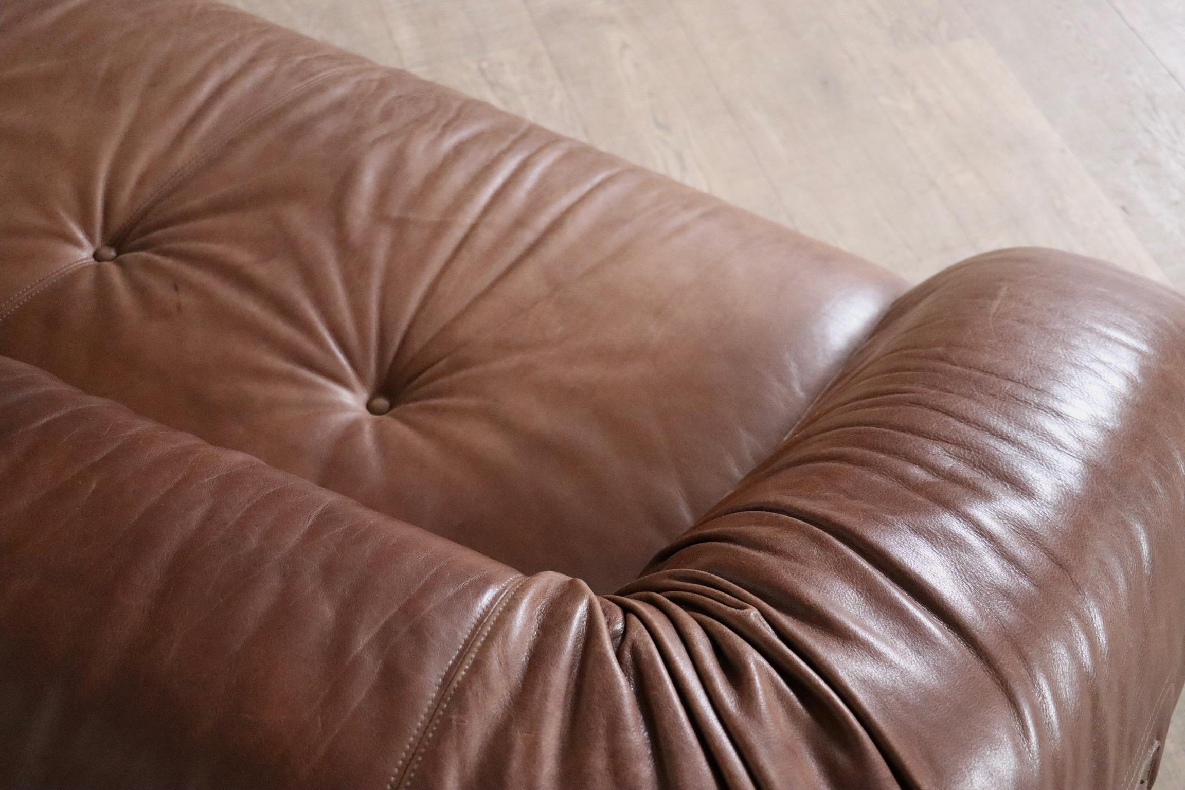 Divano letto Anfibio in pelle marrone di Alessandro Becchi per Giovanetti Collezione 5