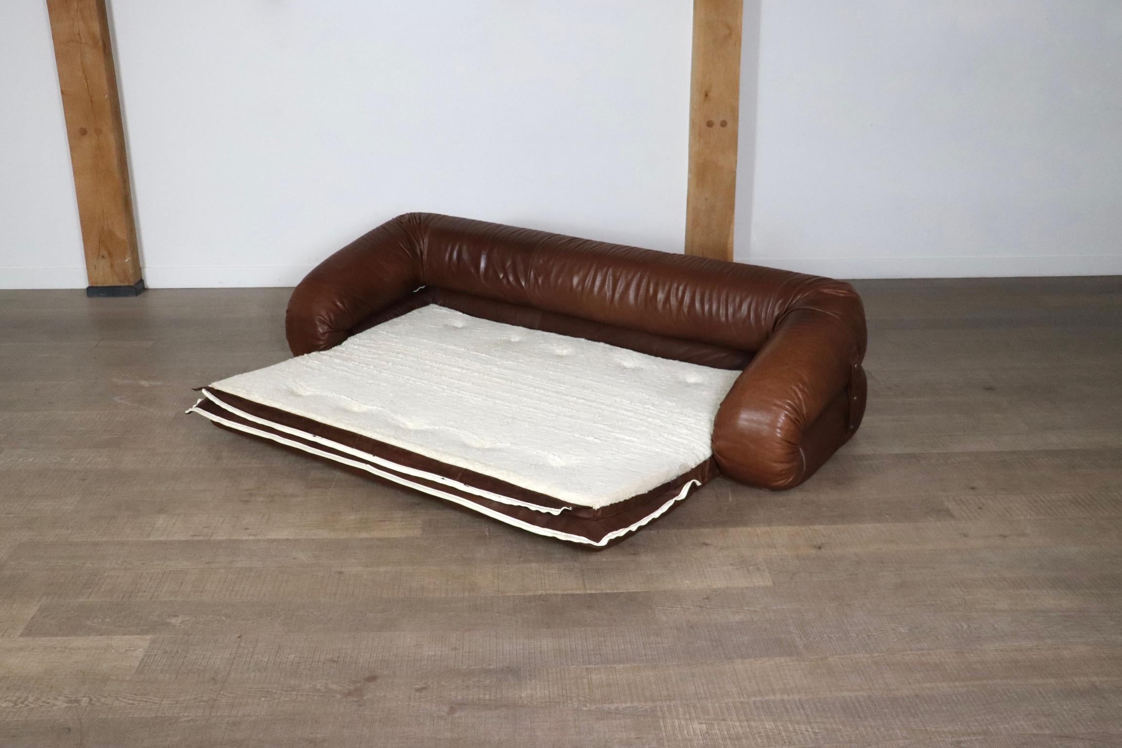 Divano letto Anfibio in pelle marrone di Alessandro Becchi per Giovanetti Collezione 1