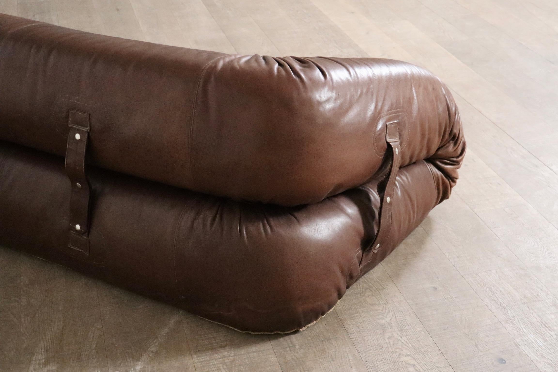Divano letto Anfibio in pelle marrone di Alessandro Becchi per Giovanetti Collezione 3