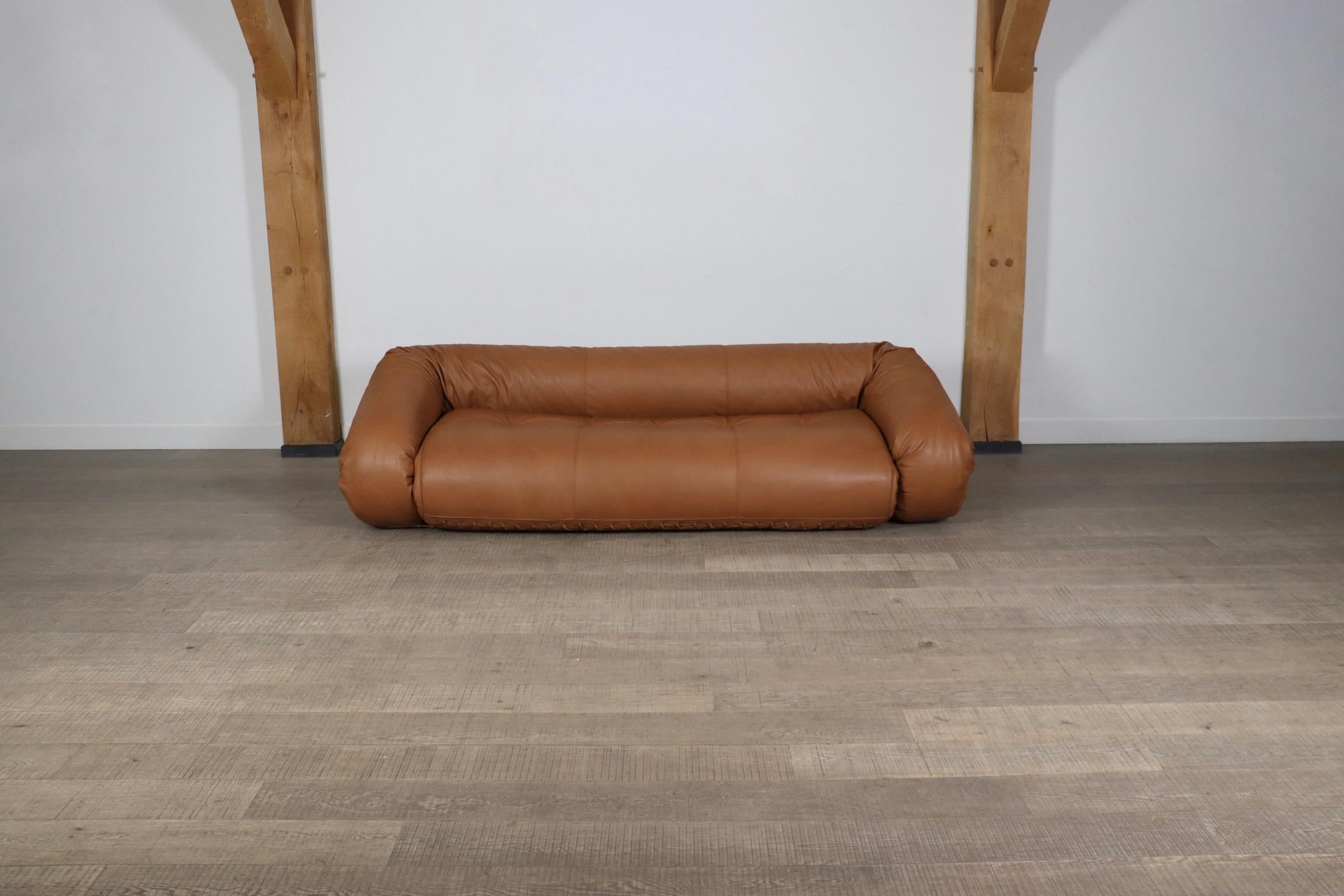 Incredible Anfibio sofa bed by Alessandro Becchi for Giovanetti Collezione Italy 1971. This stunning cognac leather upholstery fits perfectly with the white teddy fabric on the mattress inside. The sofa can easily be converted into a bed, or lounge