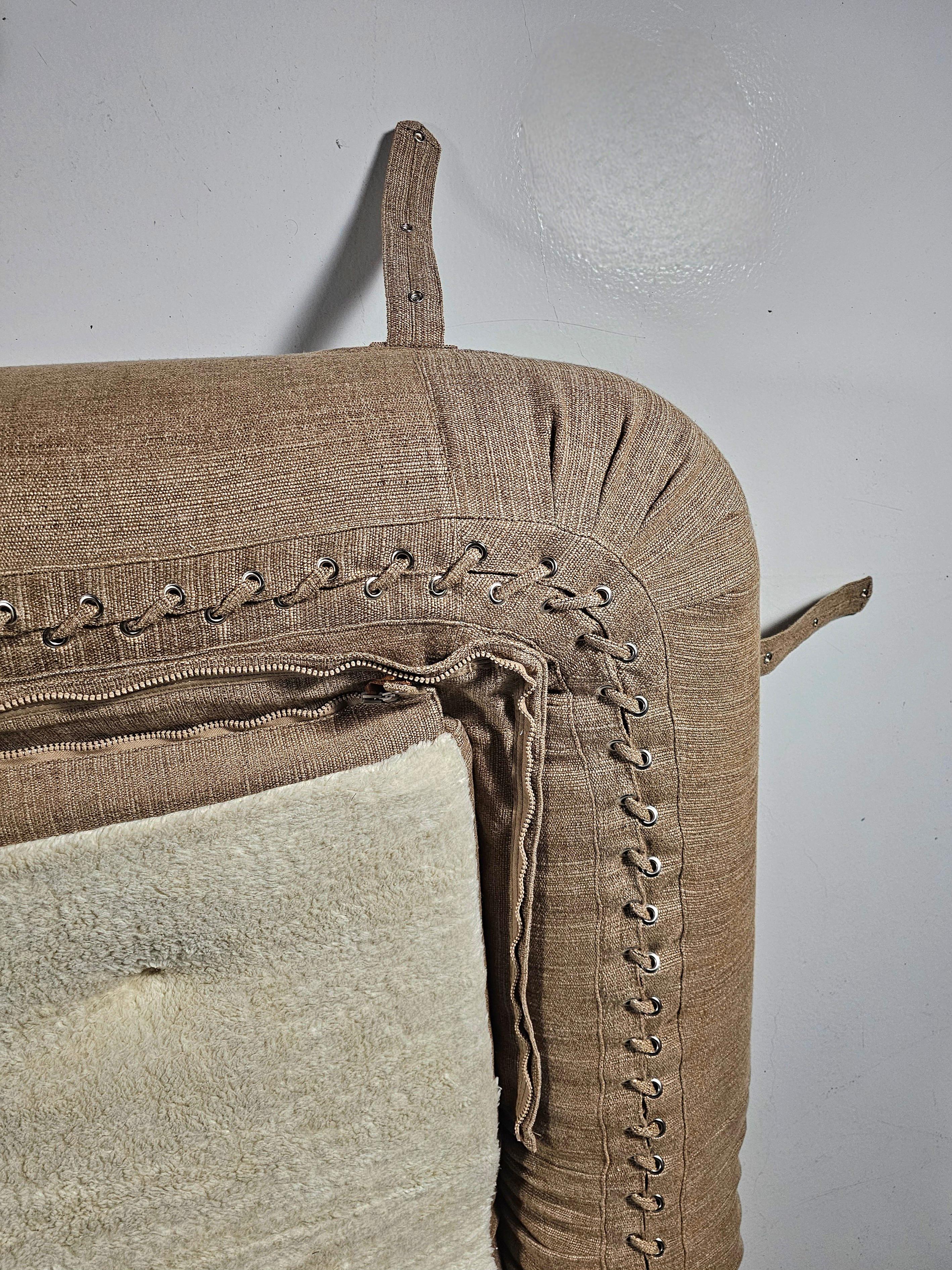 Sofabed Anfibio d'Alessandro Becchi pour Giovanetti en tissu de lin beige, 1970 en vente 1
