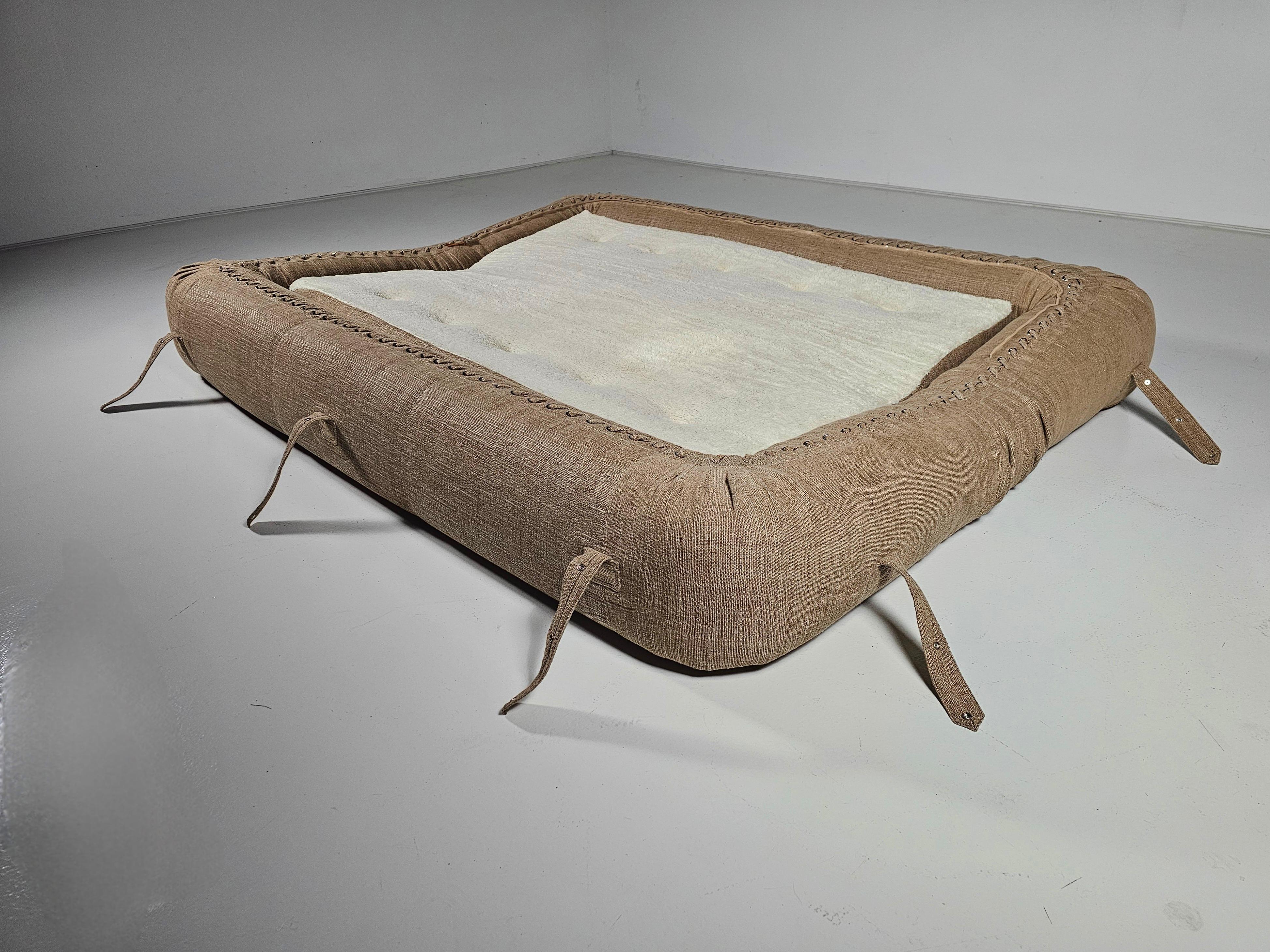Fin du 20e siècle Sofabed Anfibio d'Alessandro Becchi pour Giovanetti en tissu de lin beige, 1970 en vente