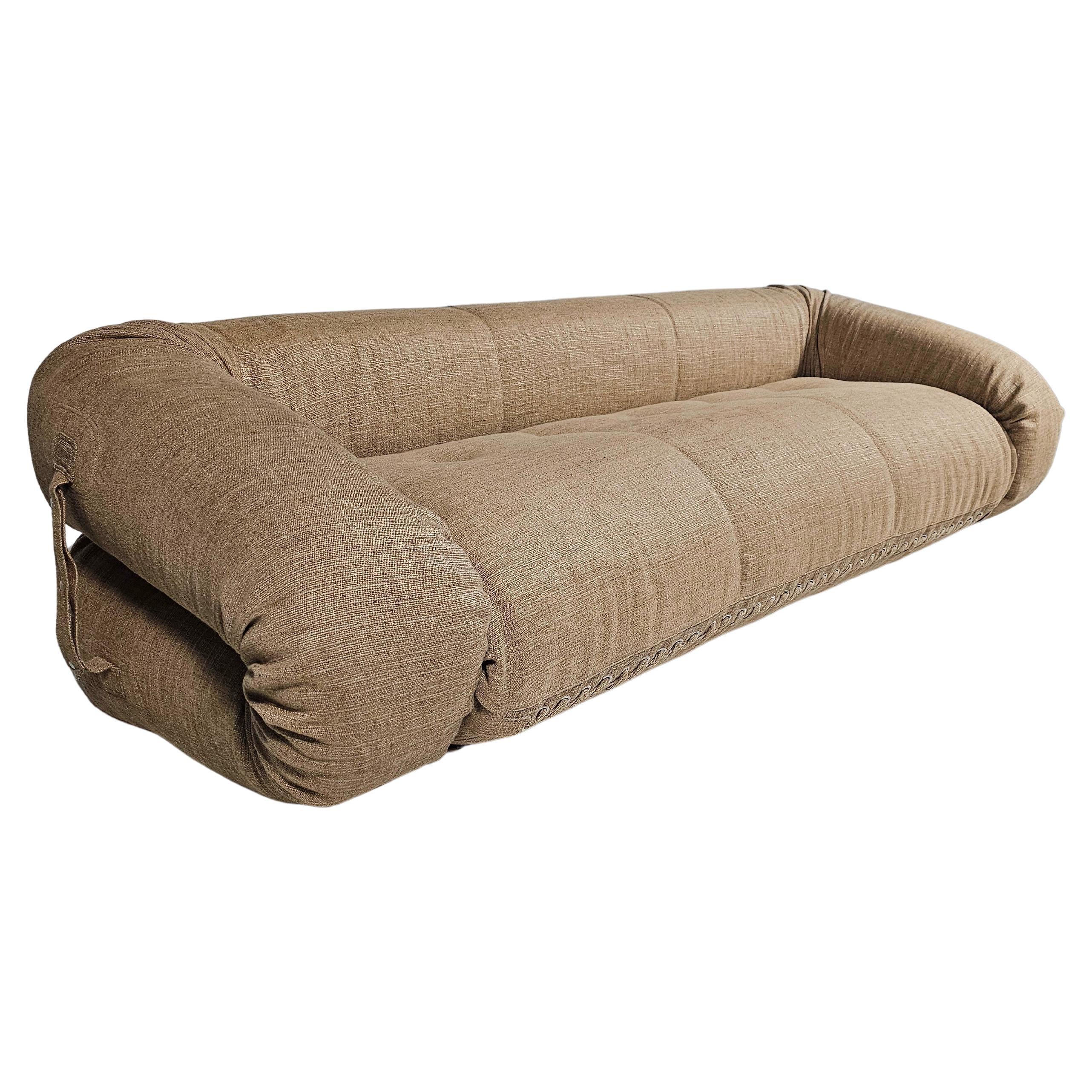 Anfibio Sofa by Alessandro Becchi for Giovanetti in beige linen fabric, 1970s