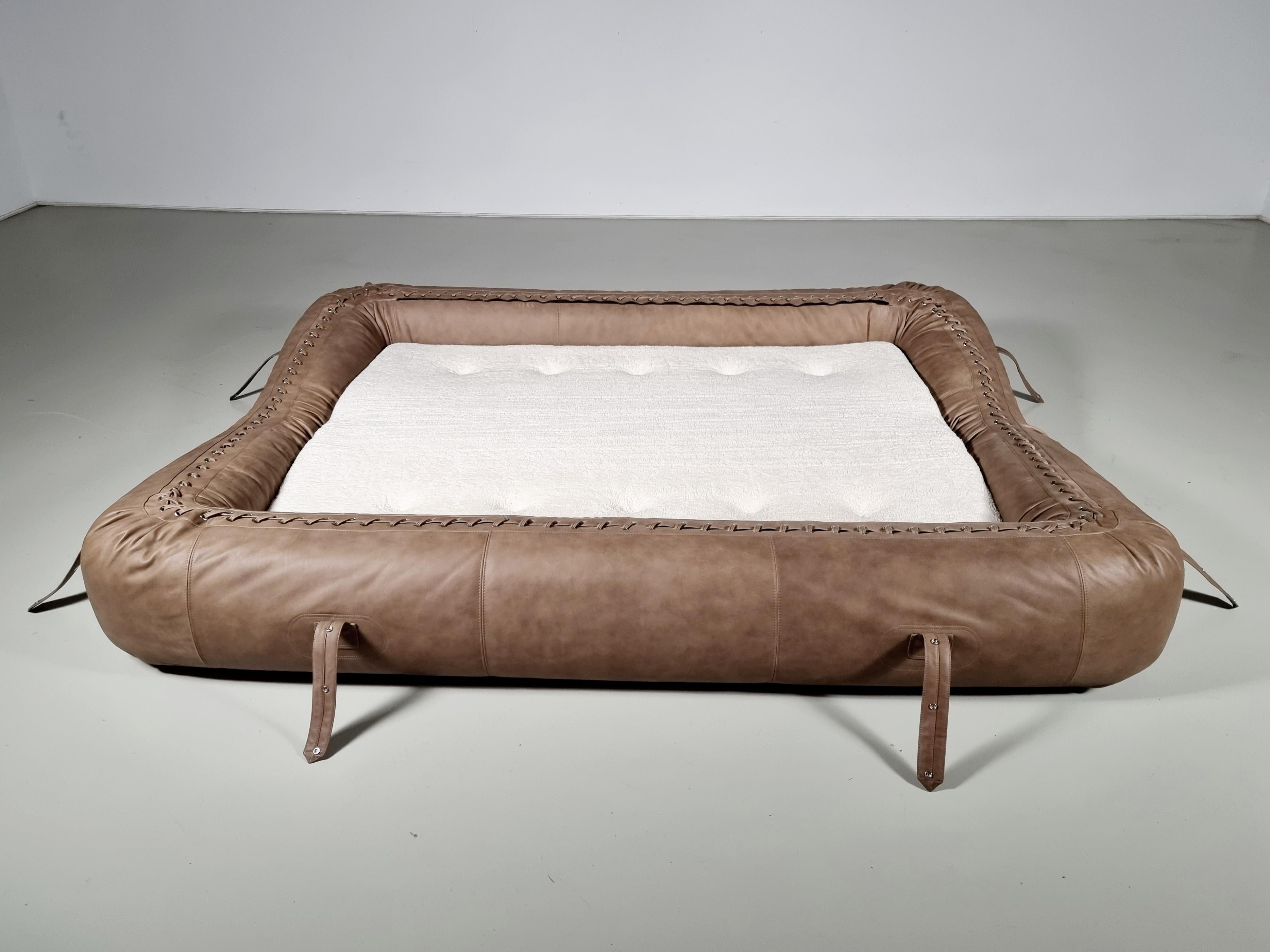 Anfibio Sofa by Alessandro Becchi for Giovanetti in Cognac Leather, 1970s 3
