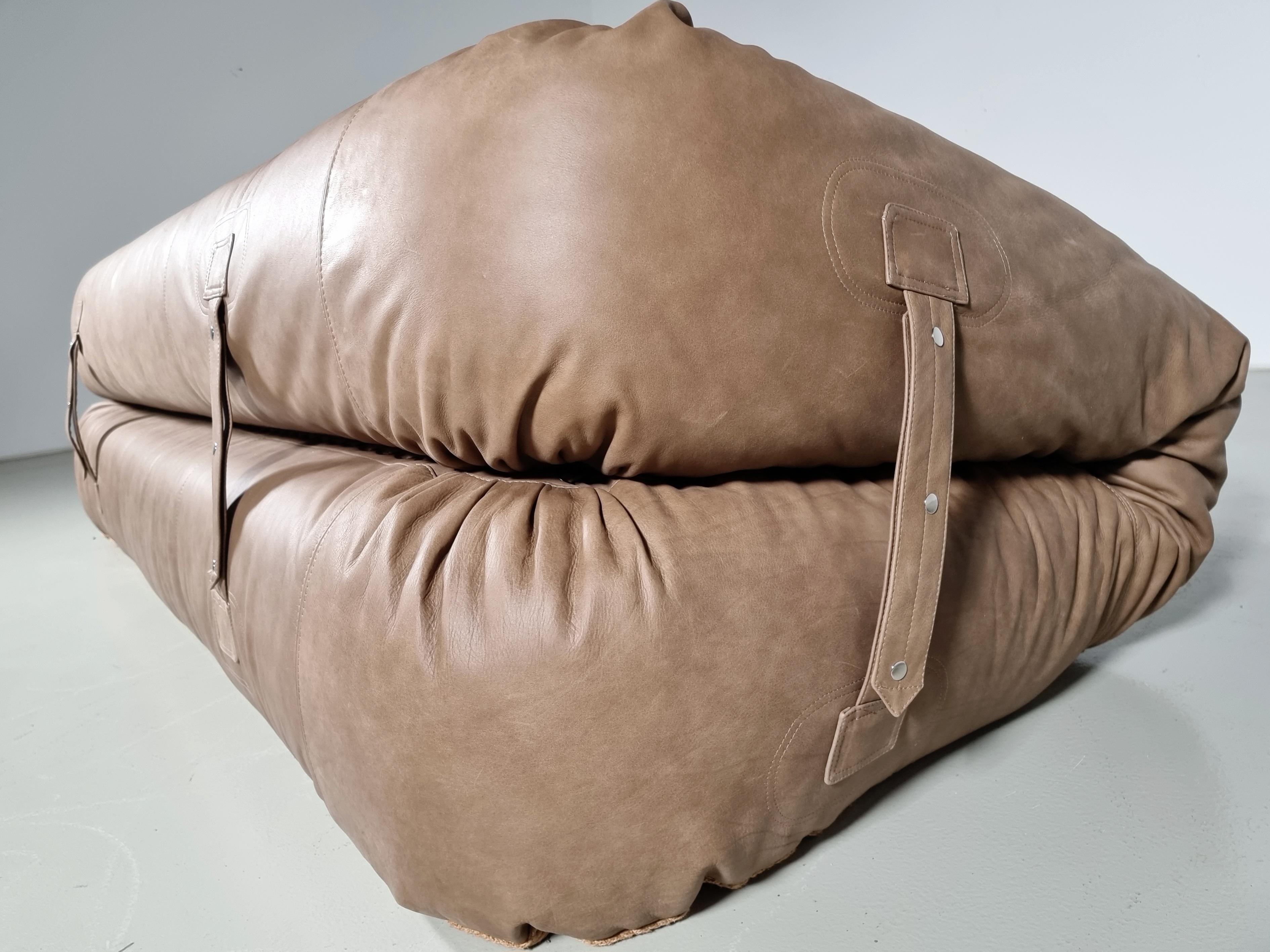 Anfibio Sofa by Alessandro Becchi for Giovanetti in Cognac Leather, 1970s 7