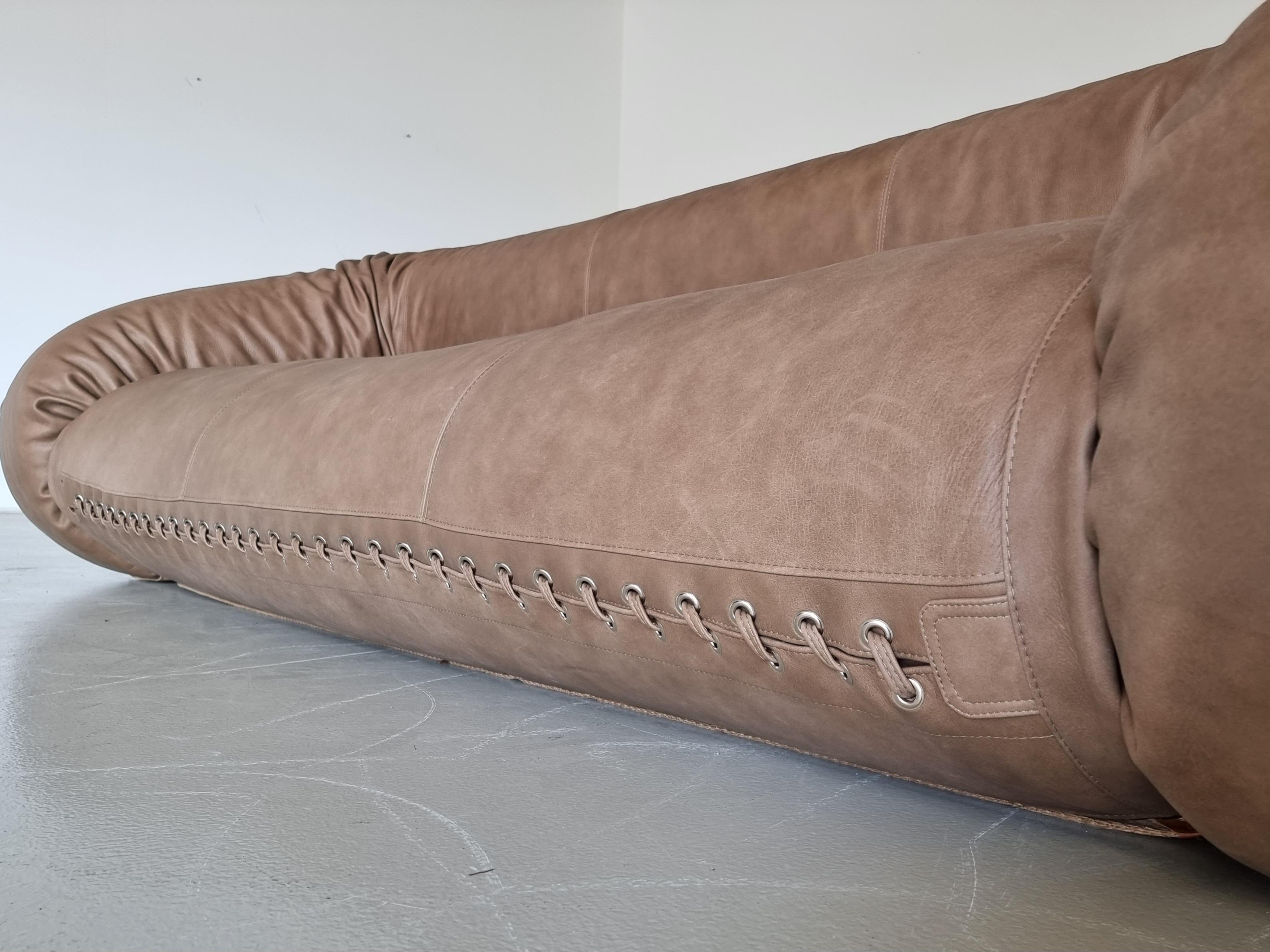 Anfibio Sofa by Alessandro Becchi for Giovanetti in Cognac Leather, 1970s 9