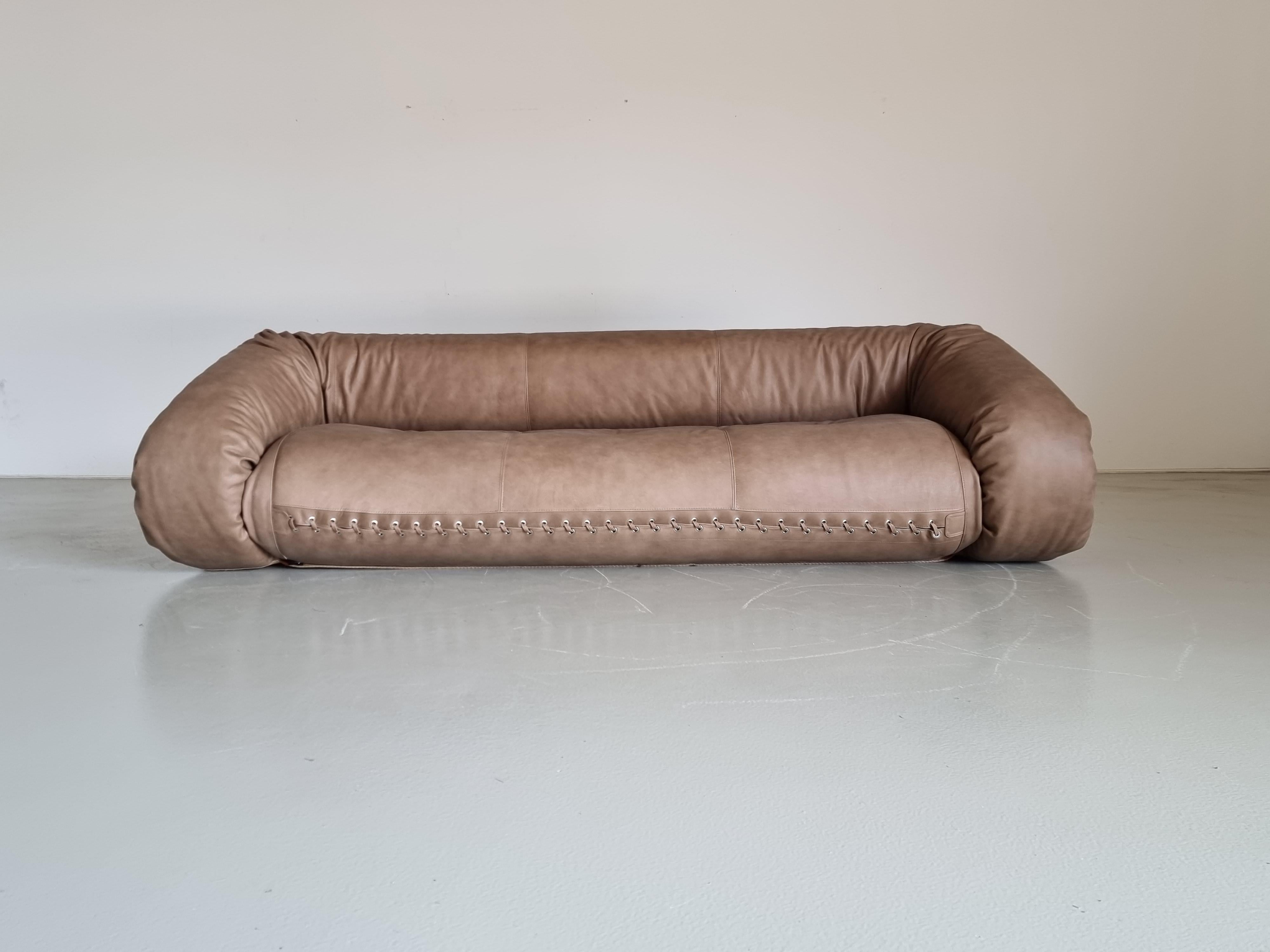Anfibio Sofa by Alessandro Becchi for Giovanetti in Cognac Leather, 1970s In Excellent Condition In amstelveen, NL
