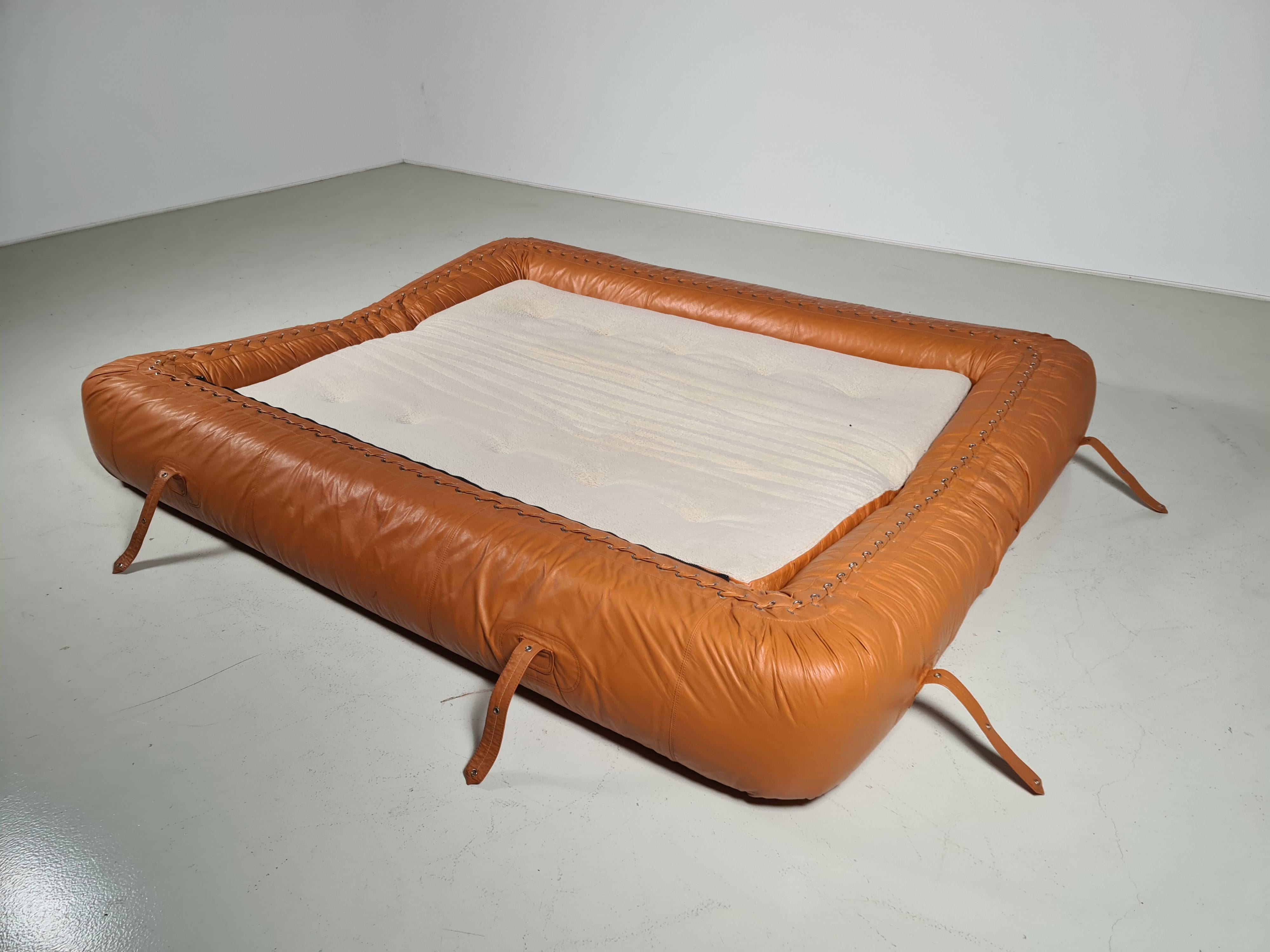 Anfibio Sofa by Alessandro Becchi for Giovanetti in Cognac Leather, 1970s 1