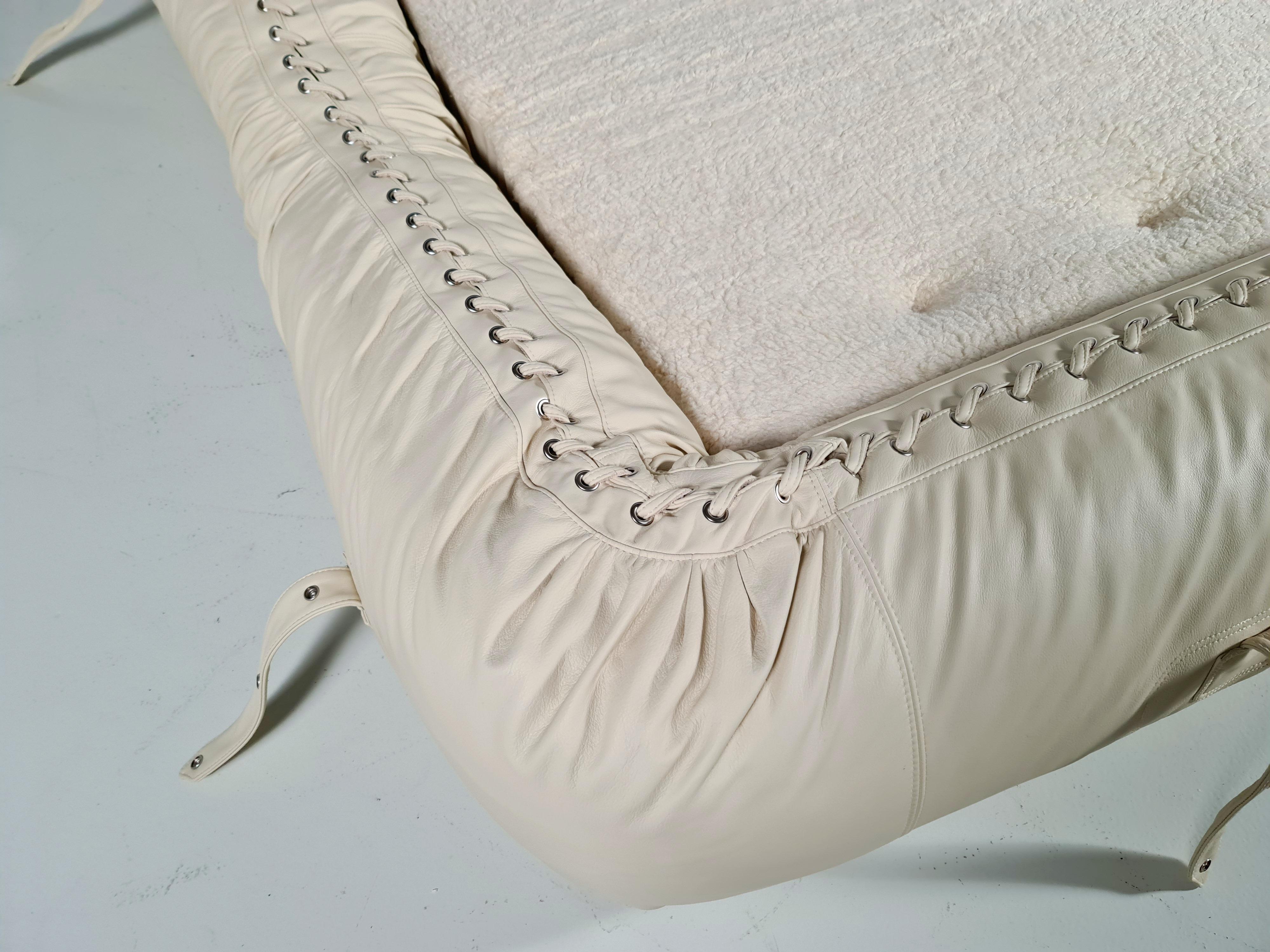 Anfibio Sofa by Alessandro Becchi for Giovanetti in Creme Leather, 1970s 4