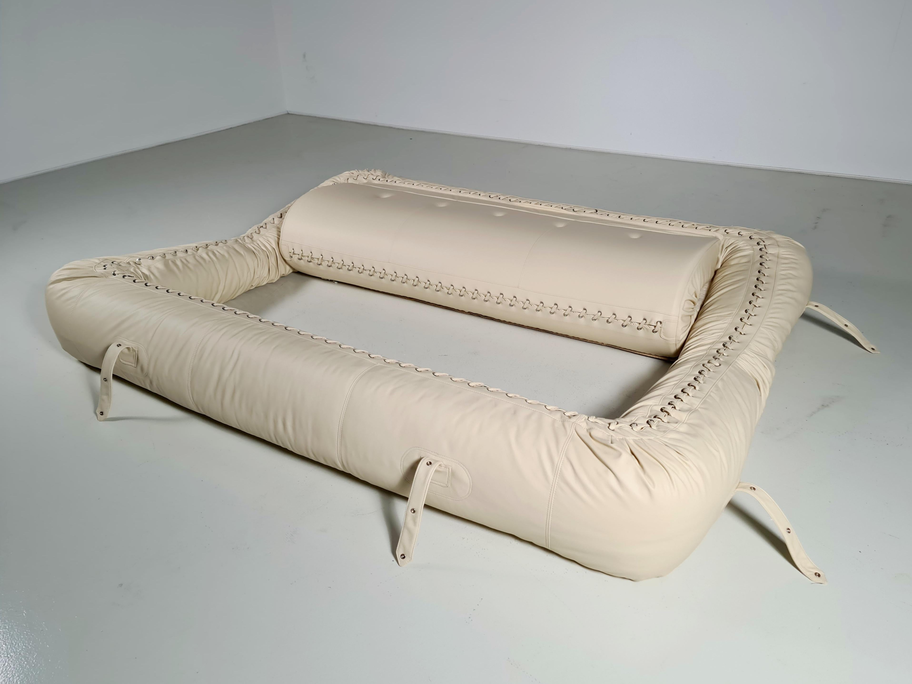 Anfibio Sofa by Alessandro Becchi for Giovanetti in Creme Leather, 1970s In Excellent Condition In amstelveen, NL