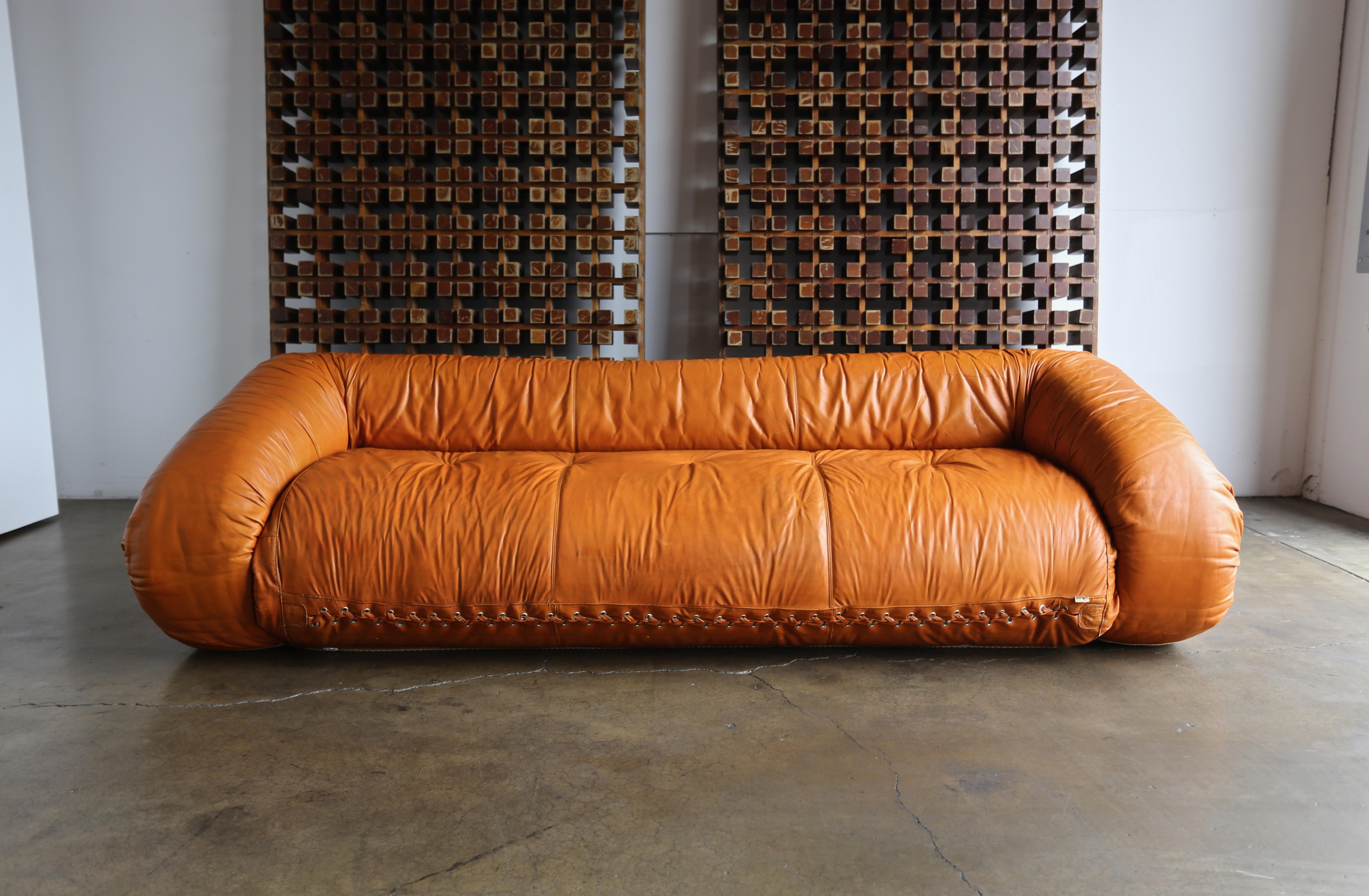 “Anfibio” sofa designed by Alessandro Becchi for Giovannetti, circa 1970. This piece converts into a bed.