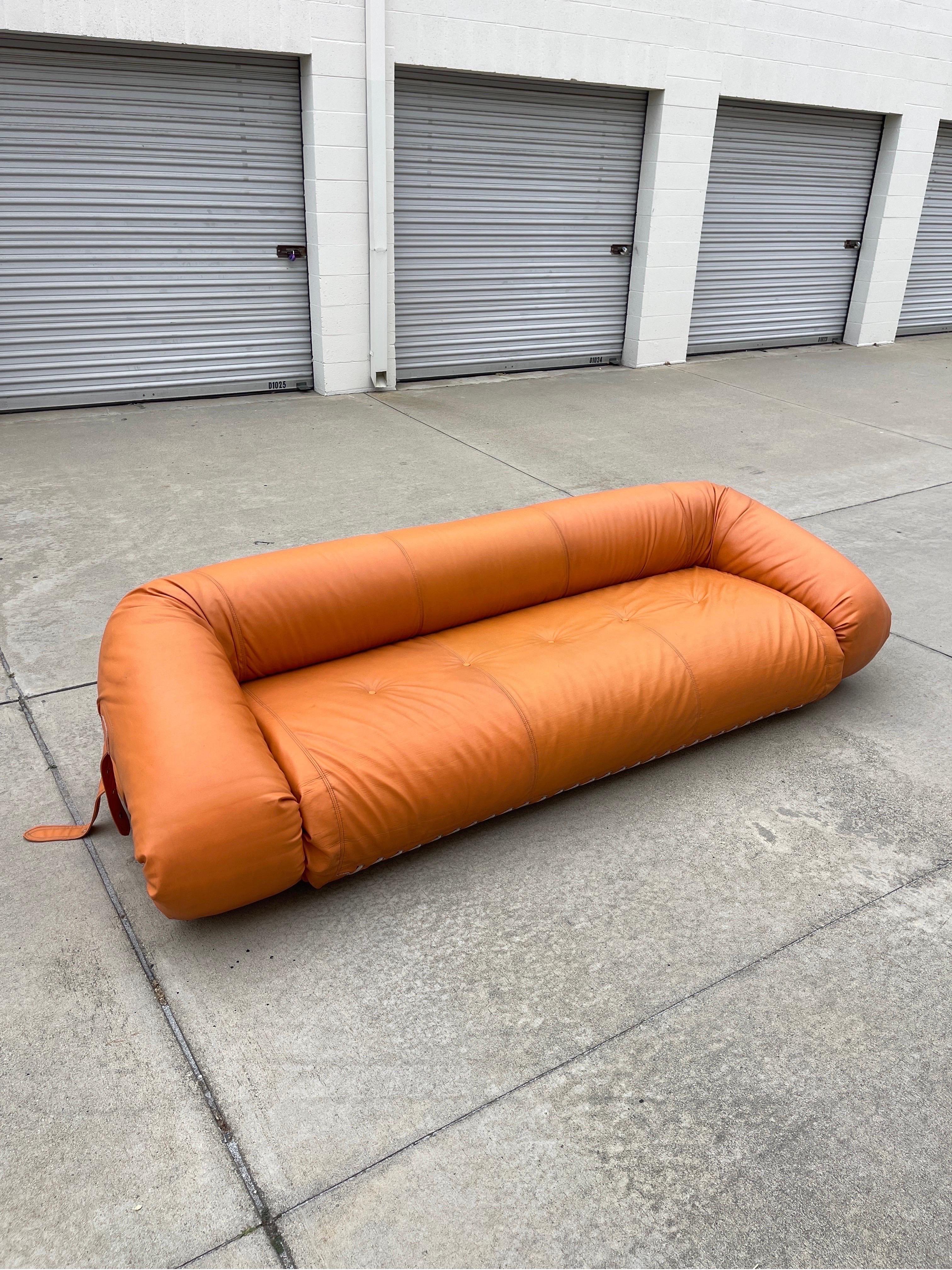 Anfibio foldable sofa bed designed by Allesandro Becchi for Giovannetti, 1970’s. In good vintage condition. No major defects.