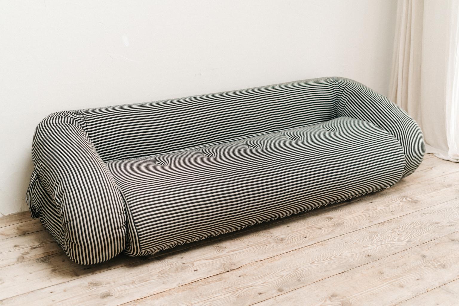 Italian Anfibio Transformable sofa bed by Alessandro Becchi for Giovannetti