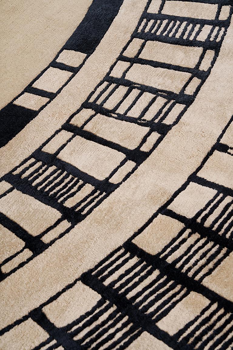 Geometric Italian Sustainable Wool Silk Rug Anfiteatro For Sale 1