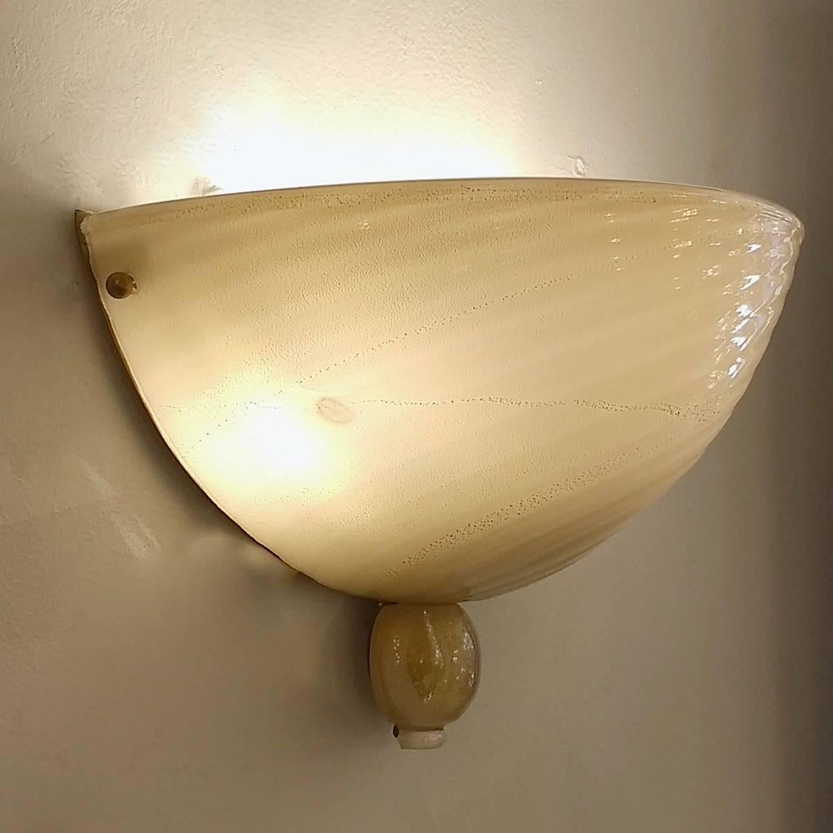 Anfora 1970s Italian Art Deco Design Pair of Ivory Gold Murano Glass Wall Lights In Excellent Condition In New York, NY