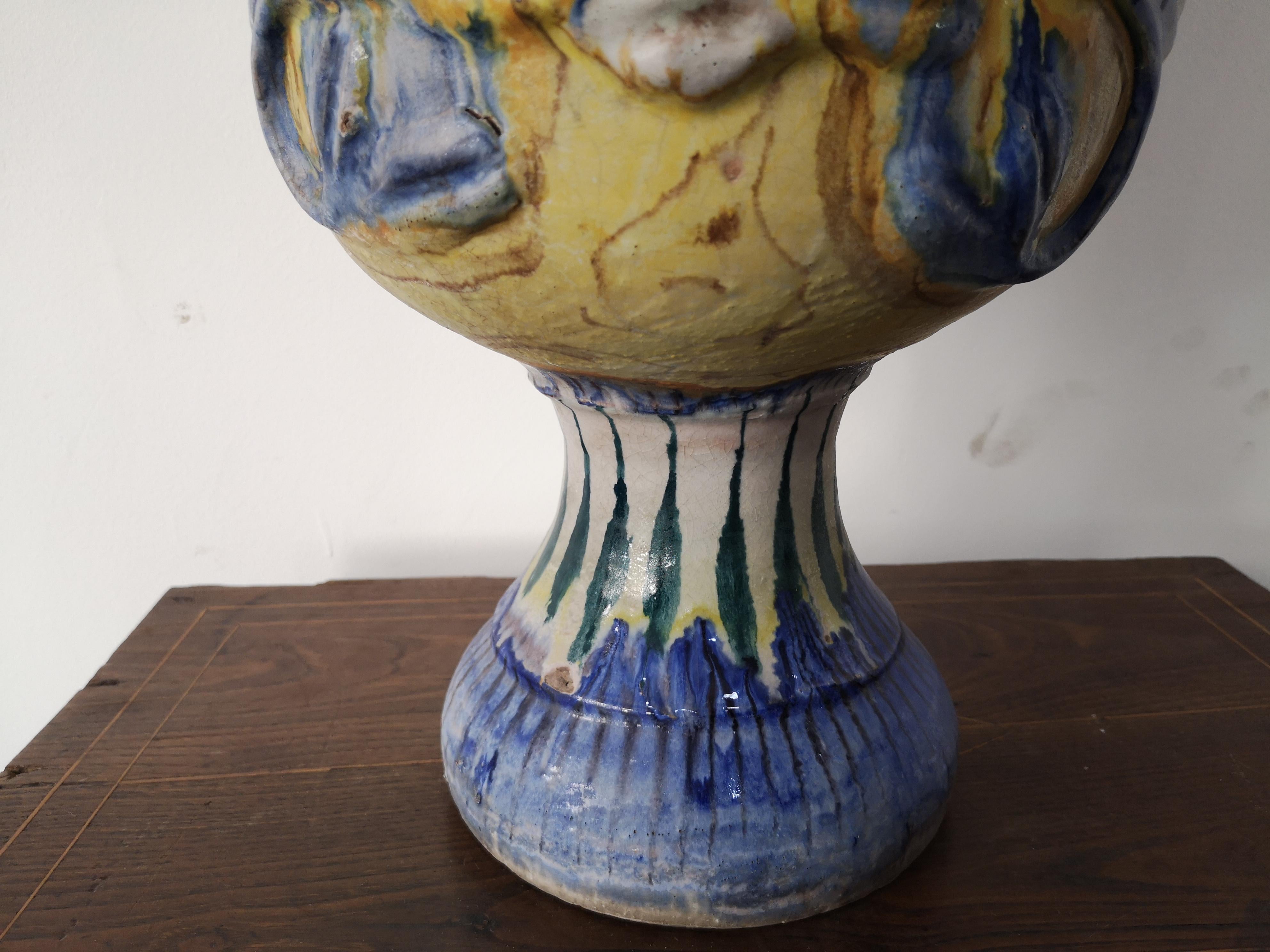 Amphora aus Caltagirone Keramik, Mitte 19. Jahrhundert (19th Century) im Angebot