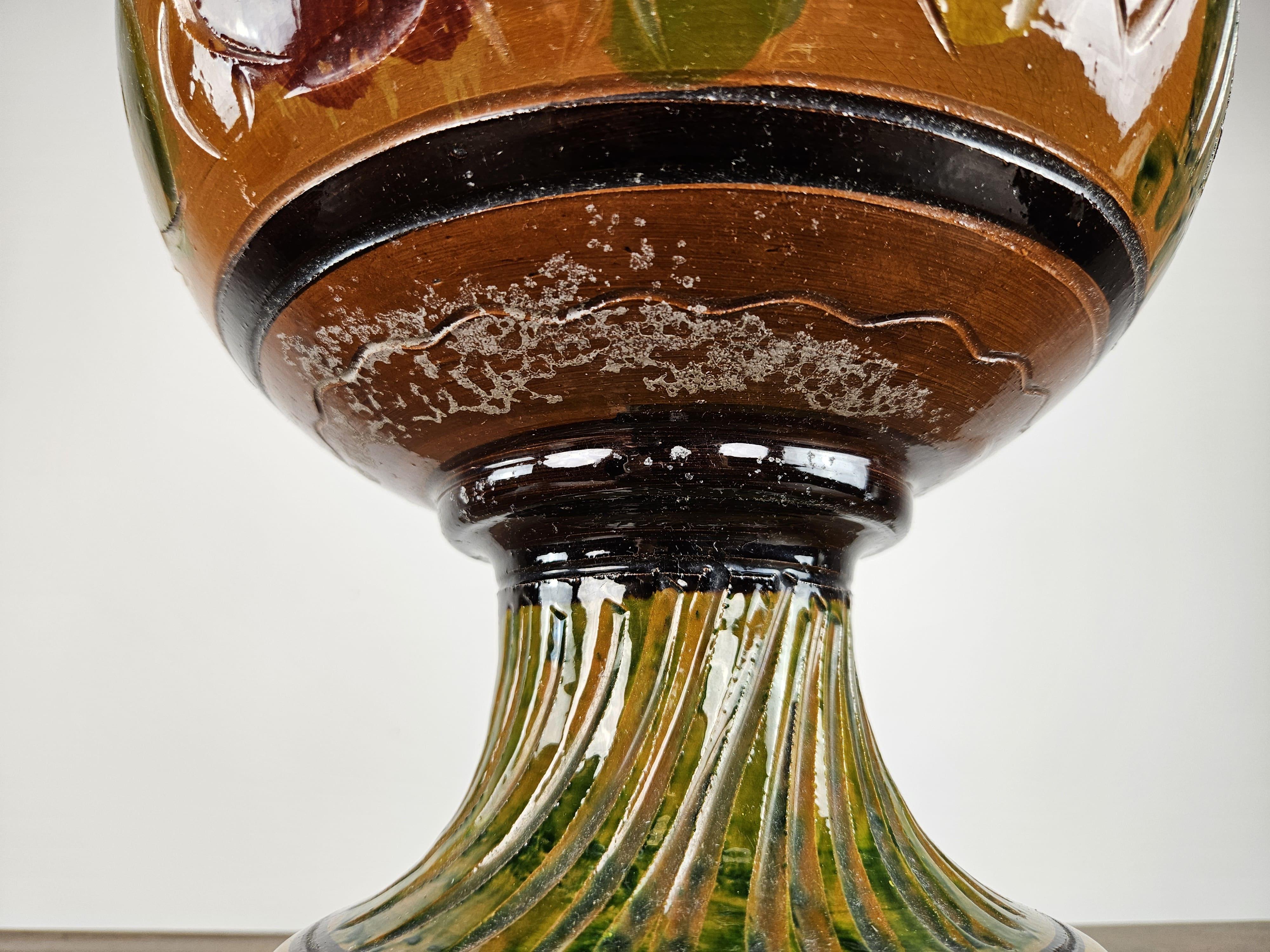 Amphore en terre cuite brune à décor floral années 1980 en vente 5