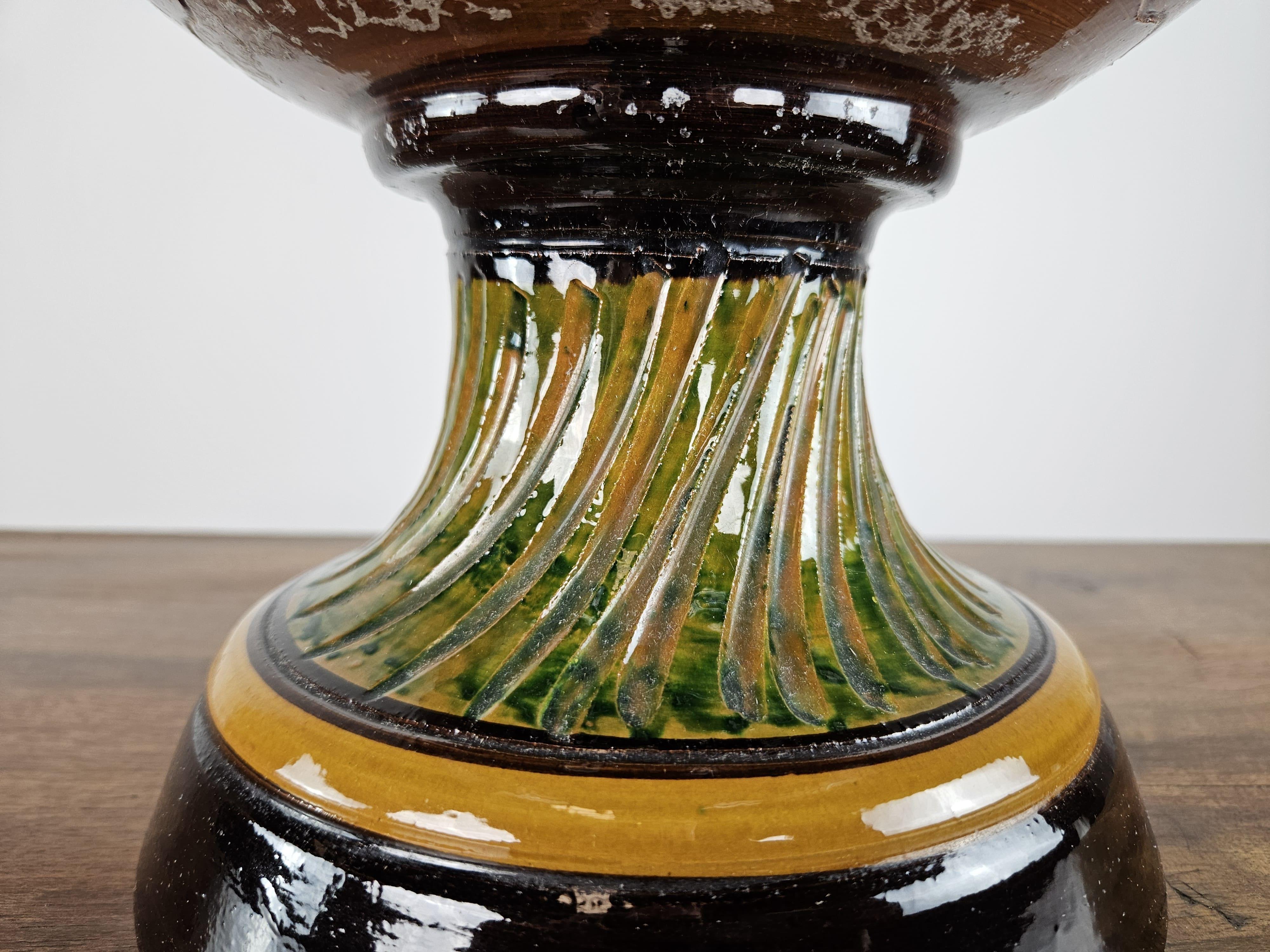 Amphore en terre cuite brune à décor floral années 1980 en vente 6