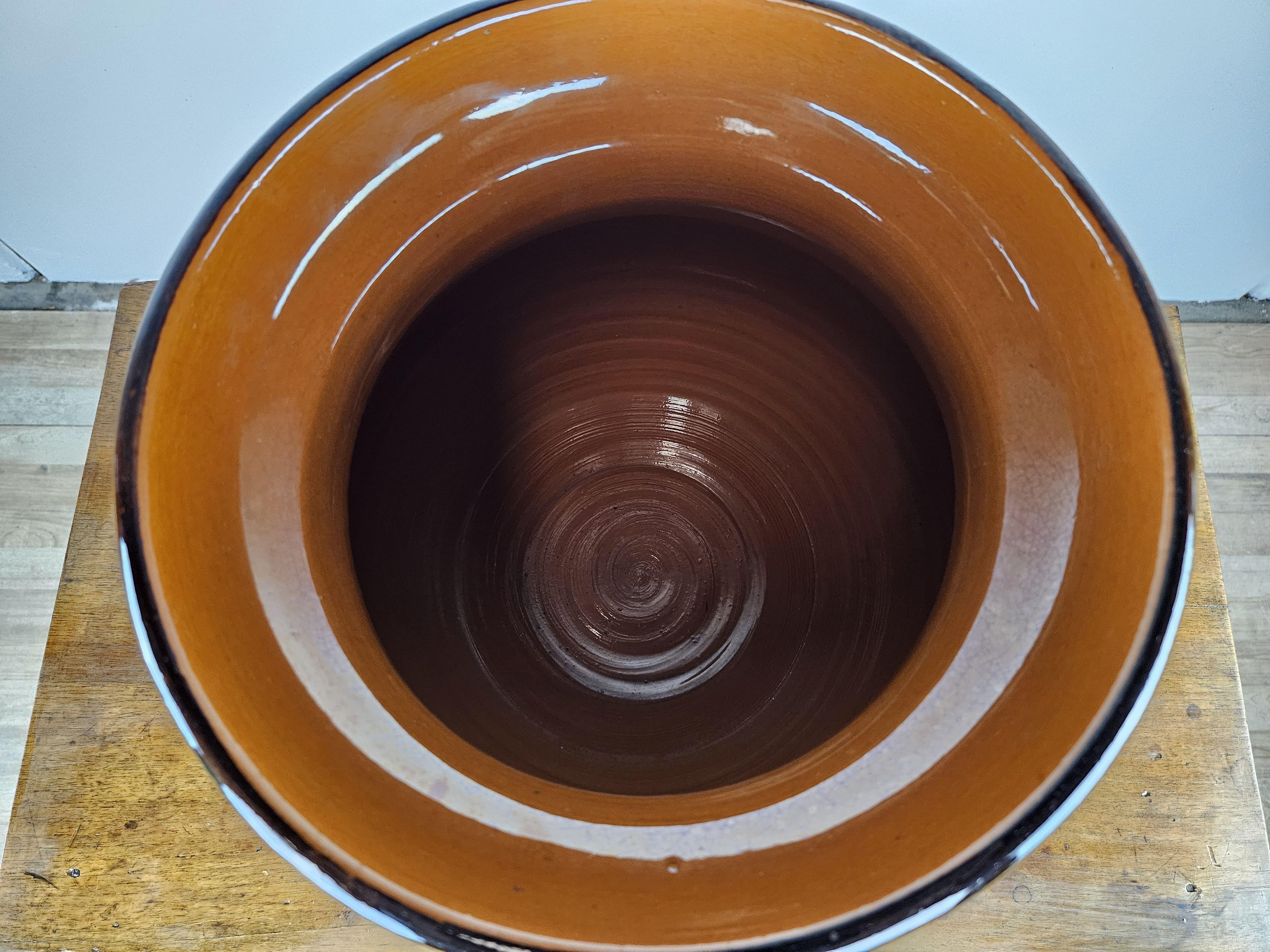 Amphore en terre cuite brune à décor floral années 1980 en vente 10